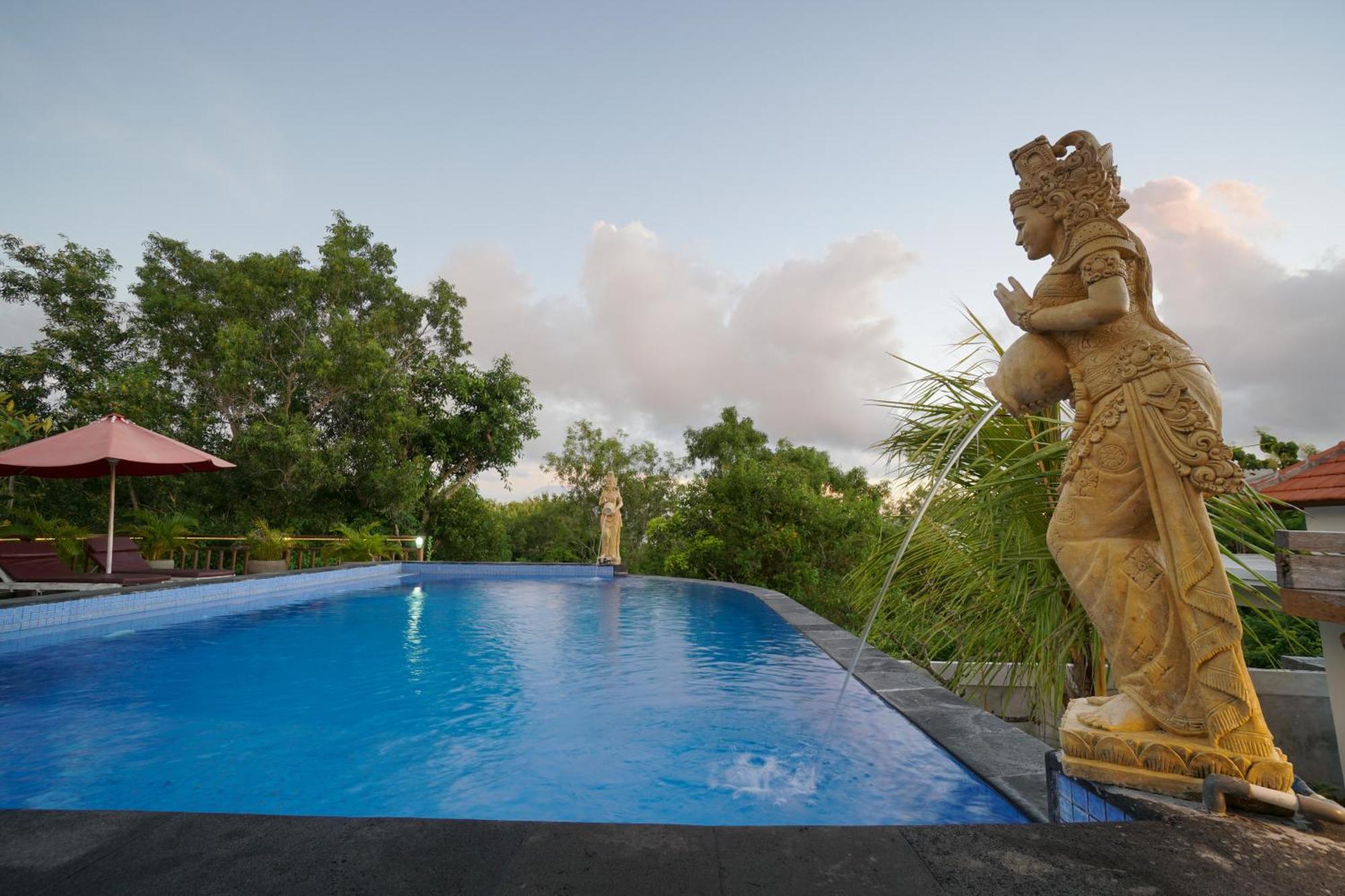 Hotel Innora Jungle And Batununggul