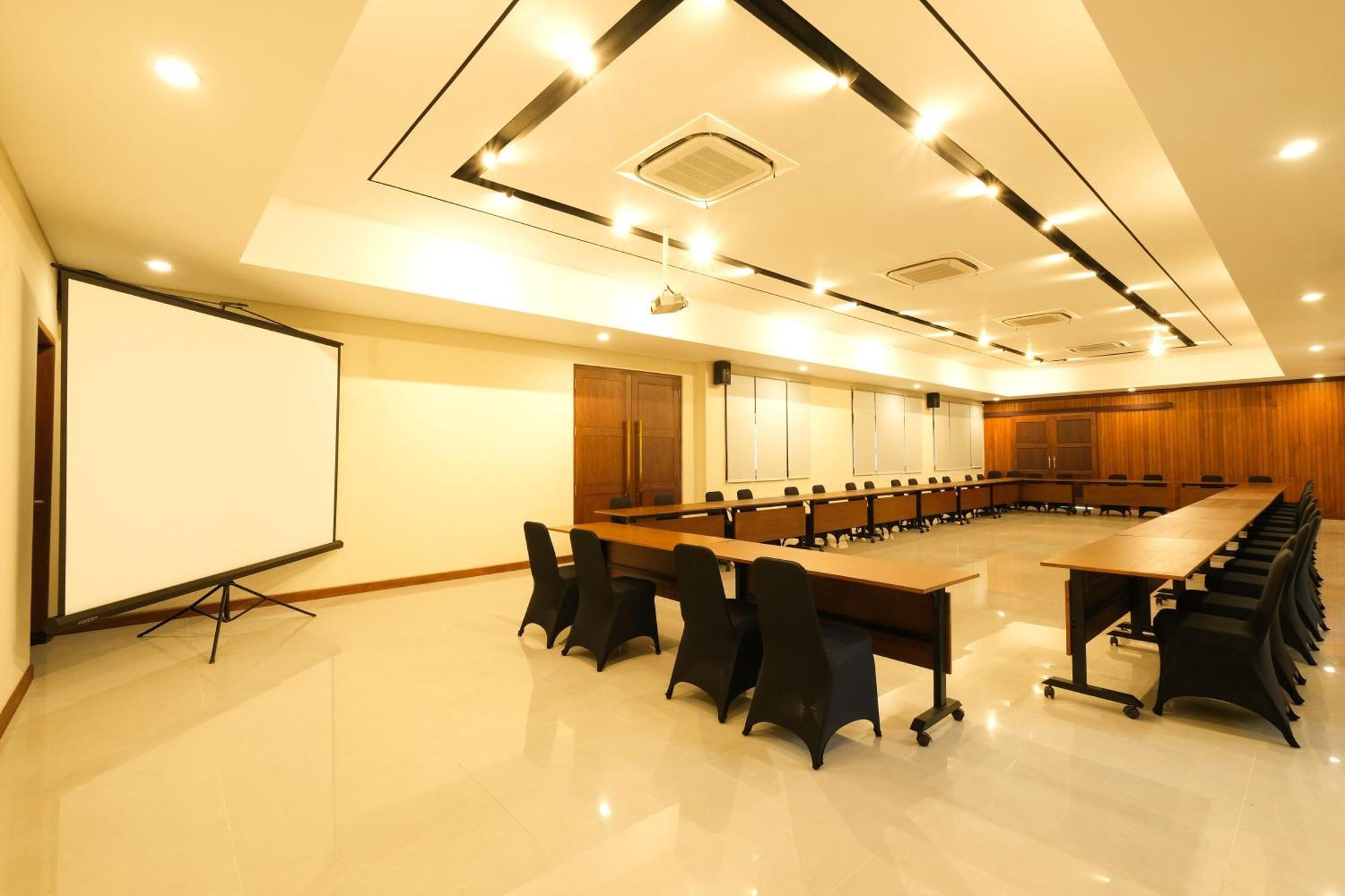 Bhuwana And Farming Hotel 4*