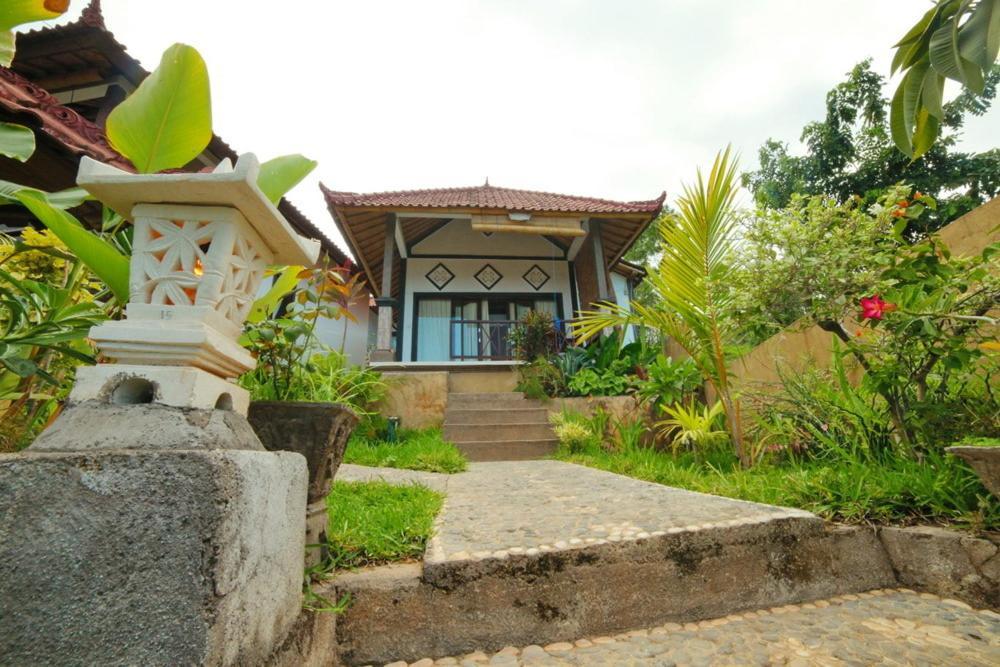 Warung Ary & Bed & Breakfast *
