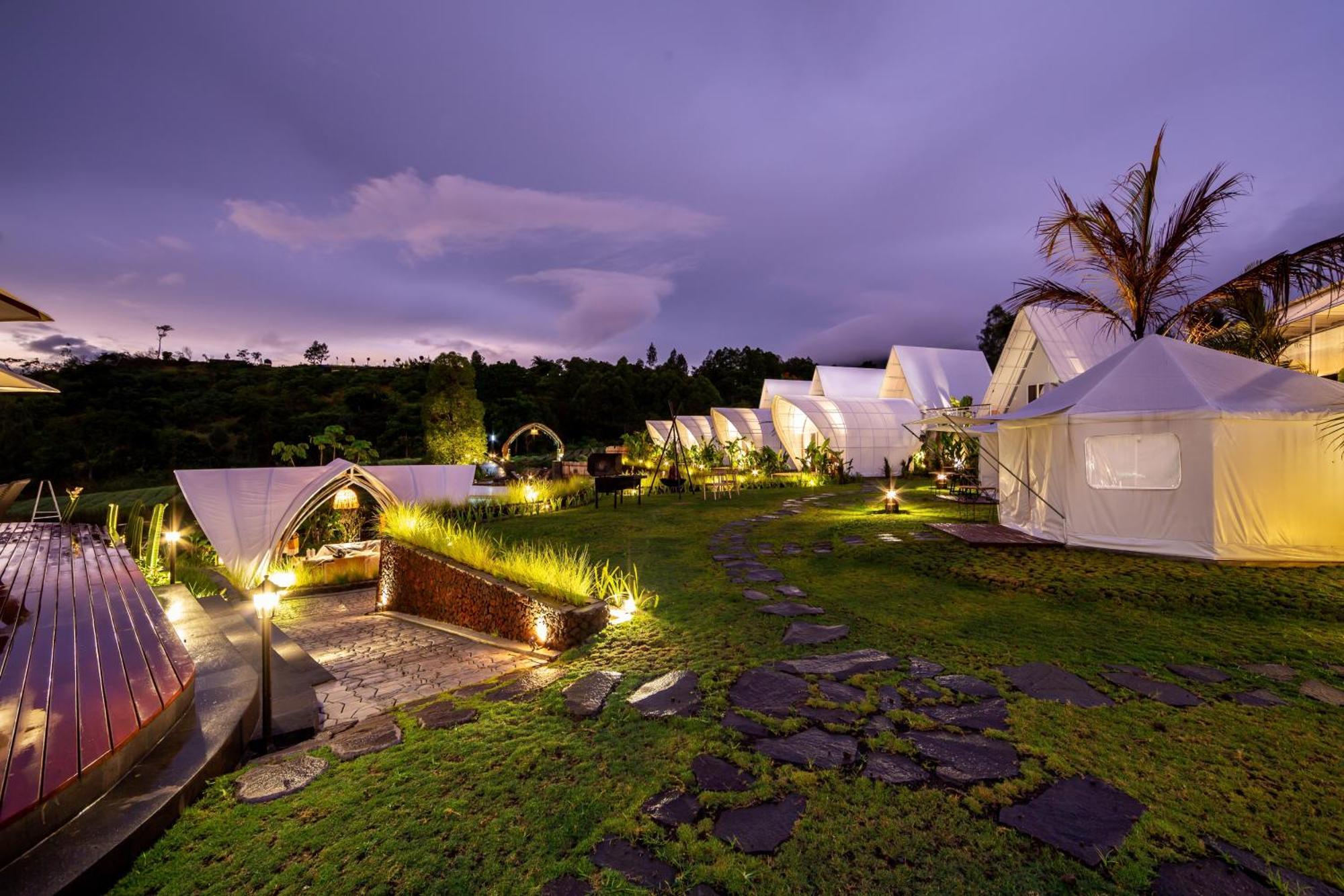 The Dewi Luxury Glamping And Natural Hotspring Marangyang tolda