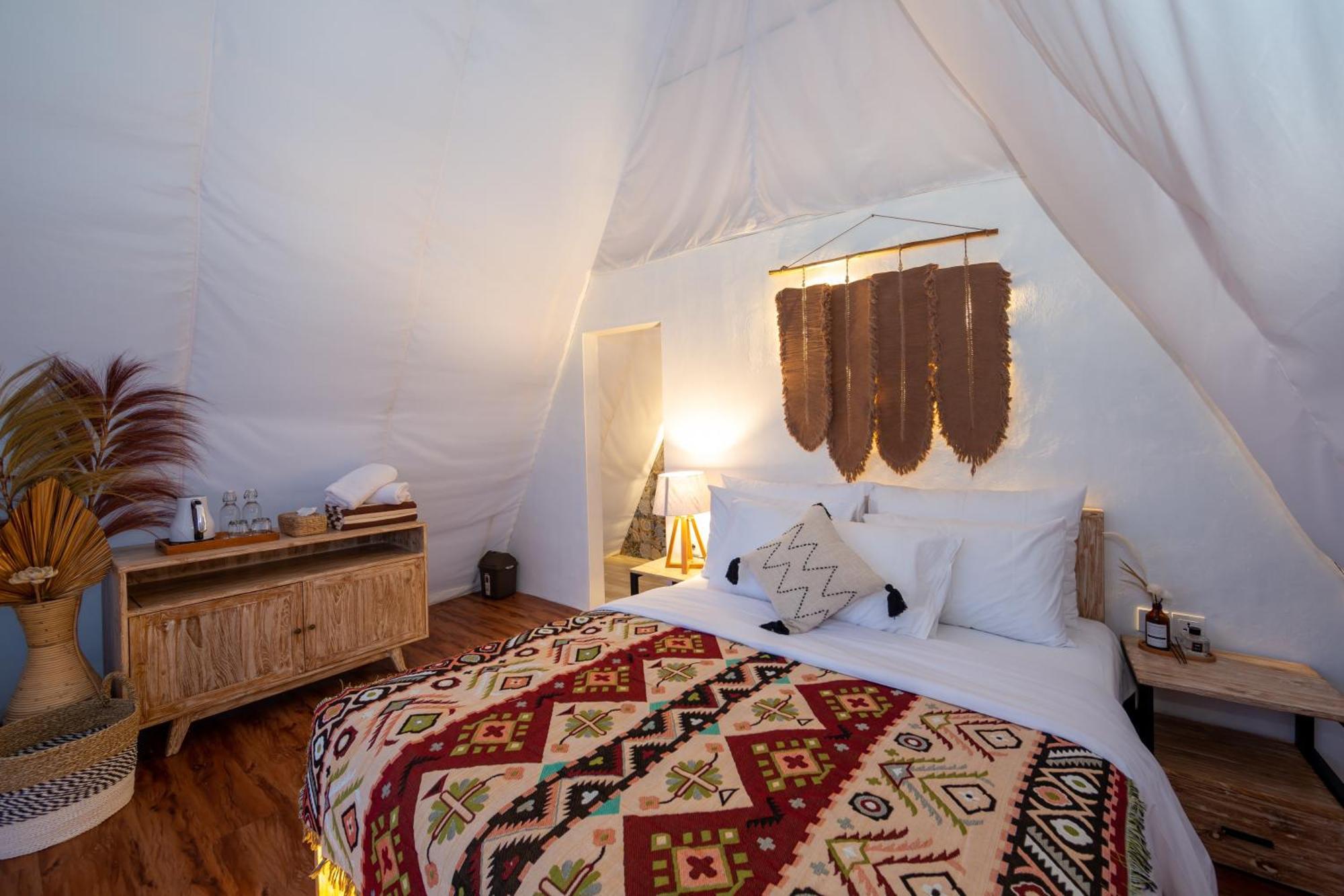Marangyang tolda The Dewi Luxury Glamping And Natural Hotspring *