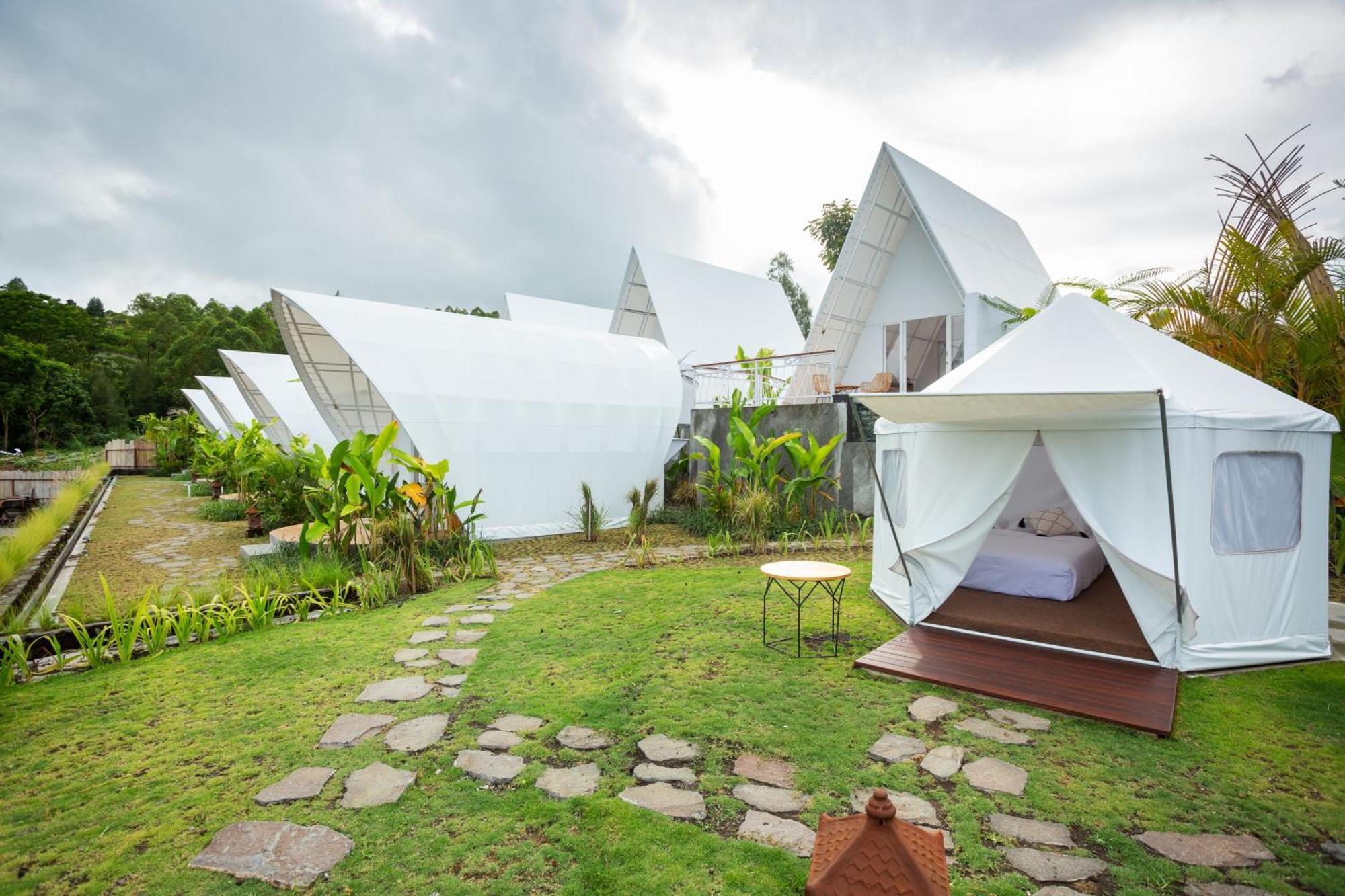 The Dewi Luxury Glamping And Natural Hotspring Marangyang tolda *