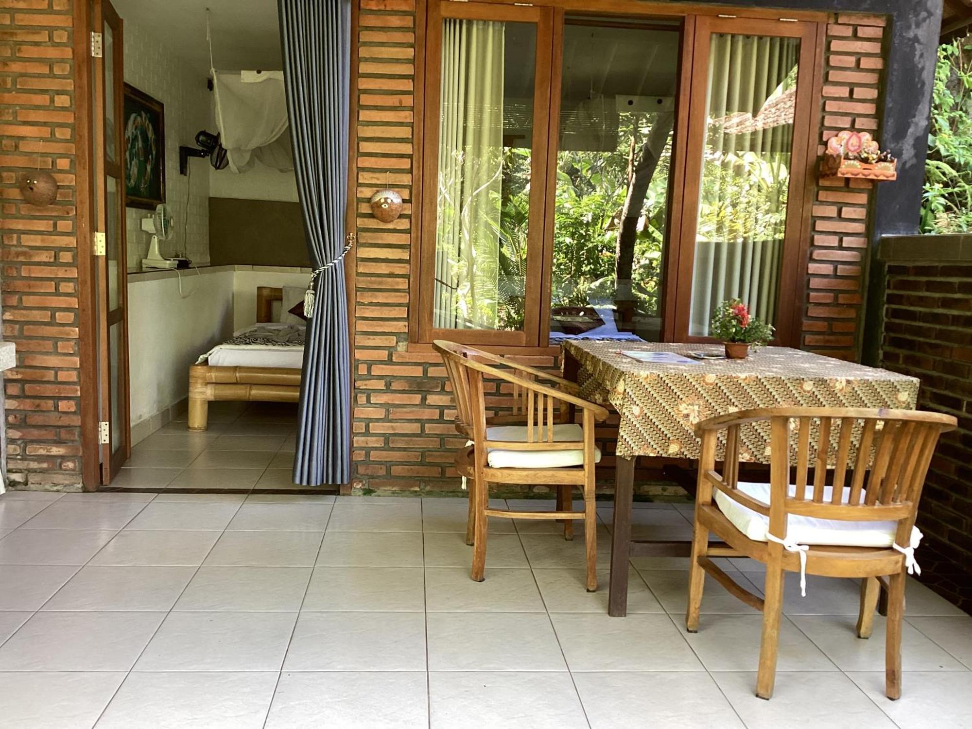 Khrisna Hs And Guest house
