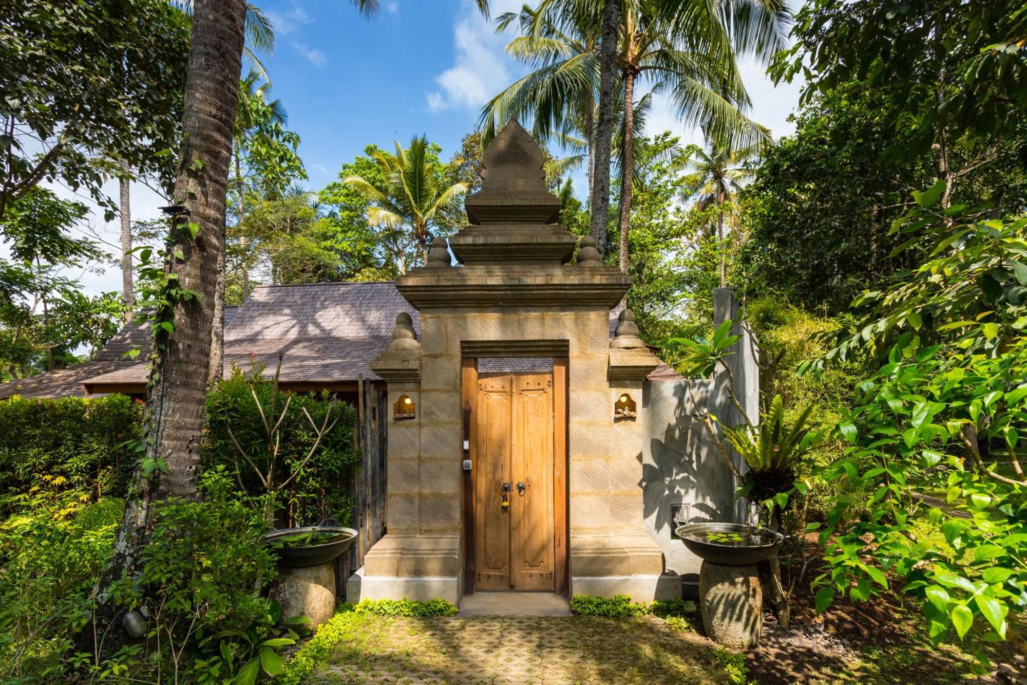 De Ubud & *