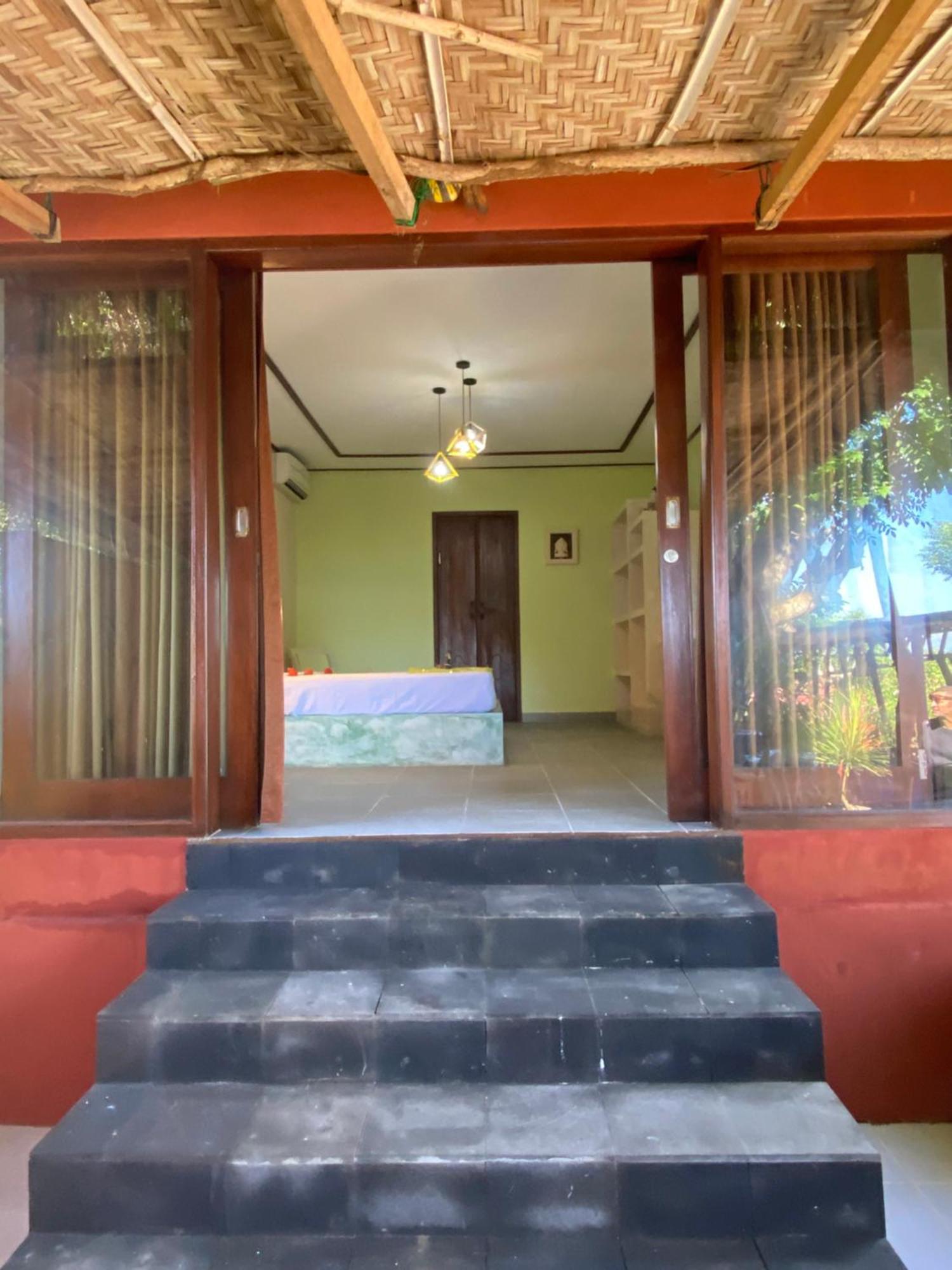 Anjing 2 Nusa Dua (Bali)