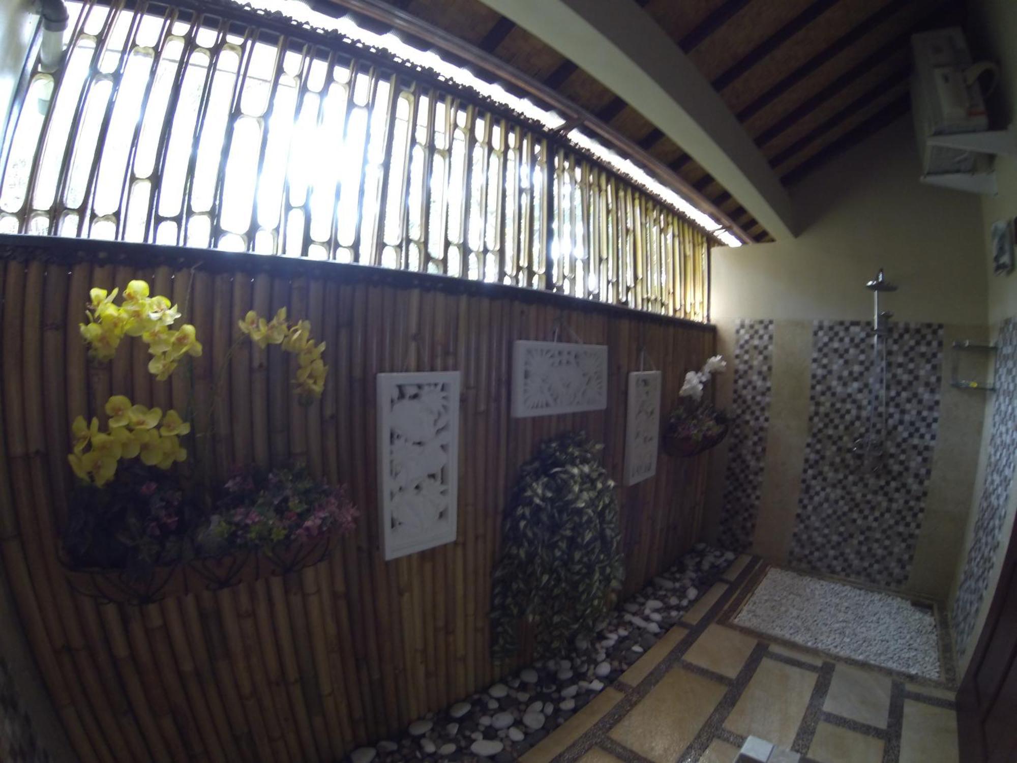 Gusmania Villa *