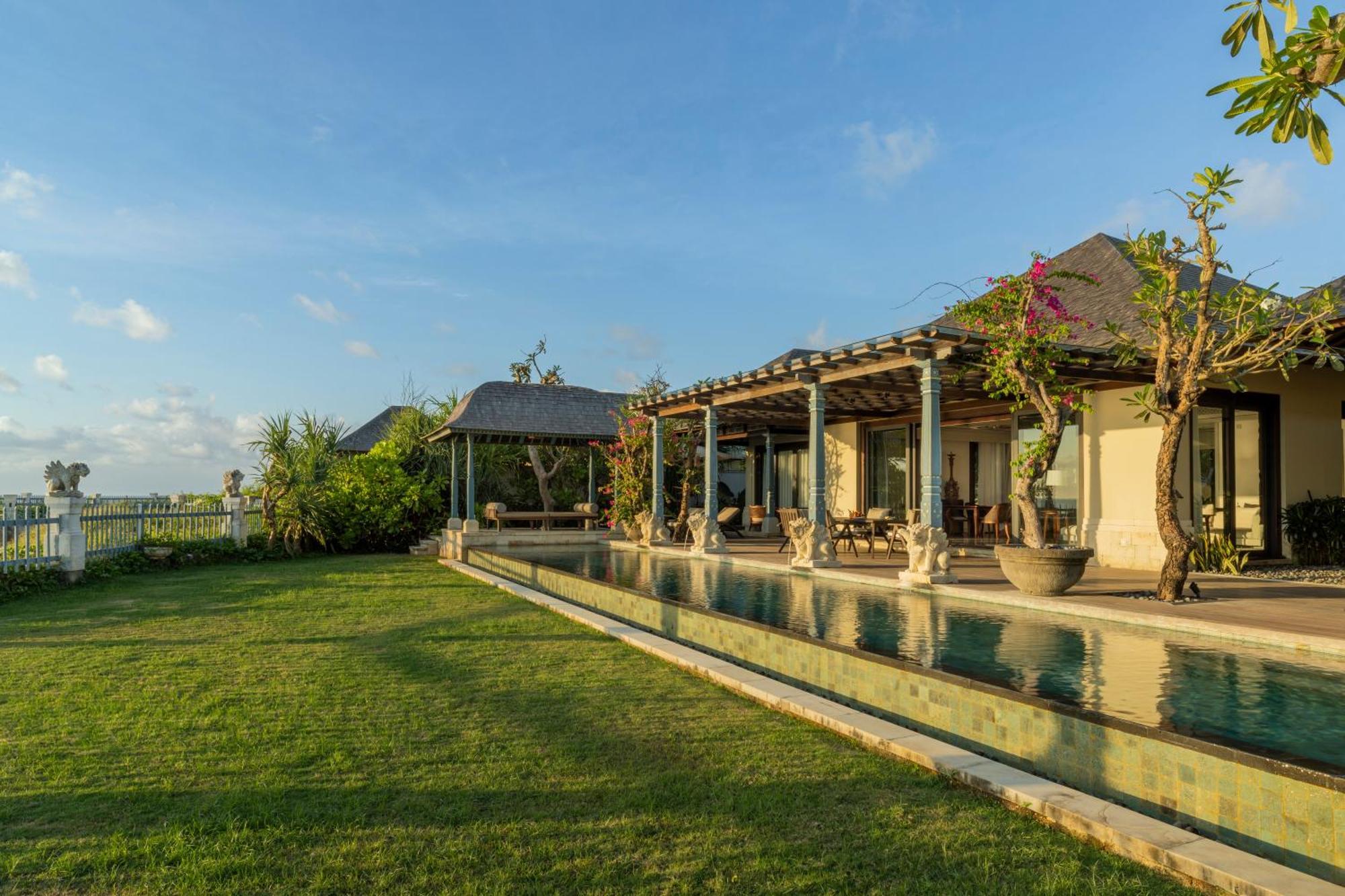 Jumeirah Bali Resor 5*