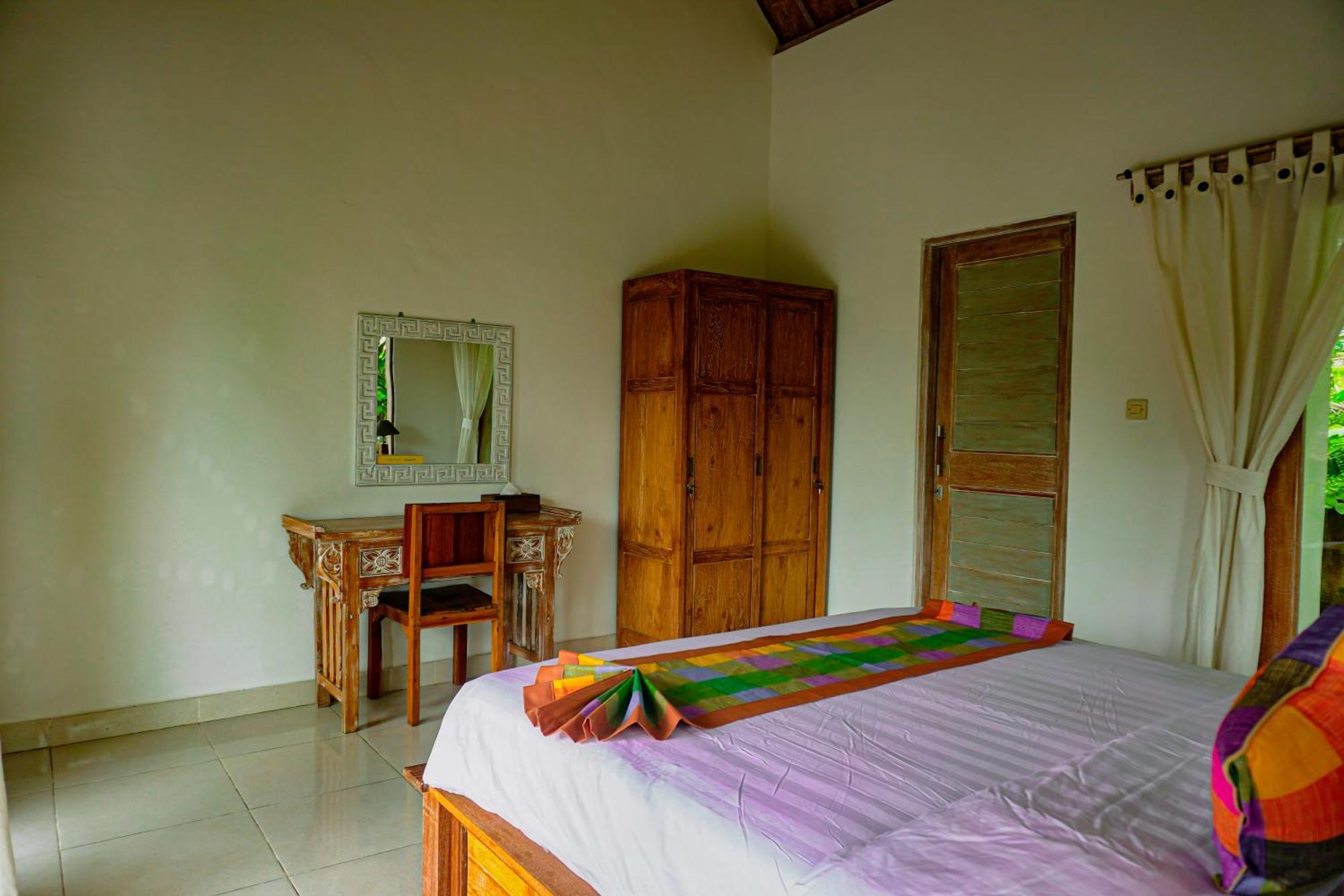 Kresna Asih House Guest house *