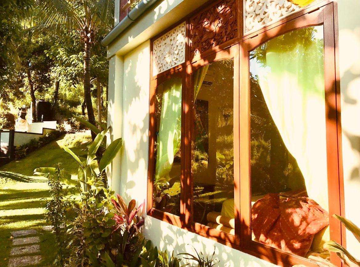 Cantik Sambirenteng Bed & Breakfast *
