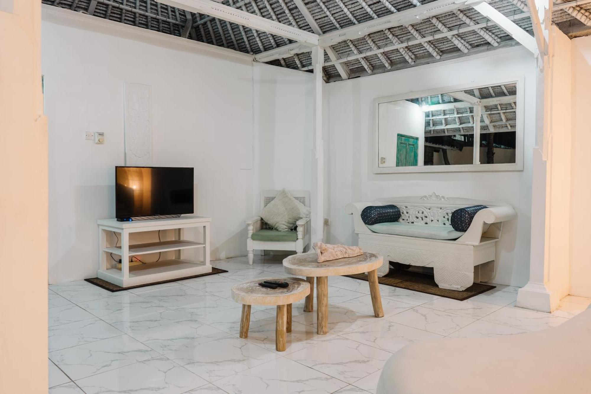 Modern 3Br Villa, 4Min To Double Six Beach, Pool