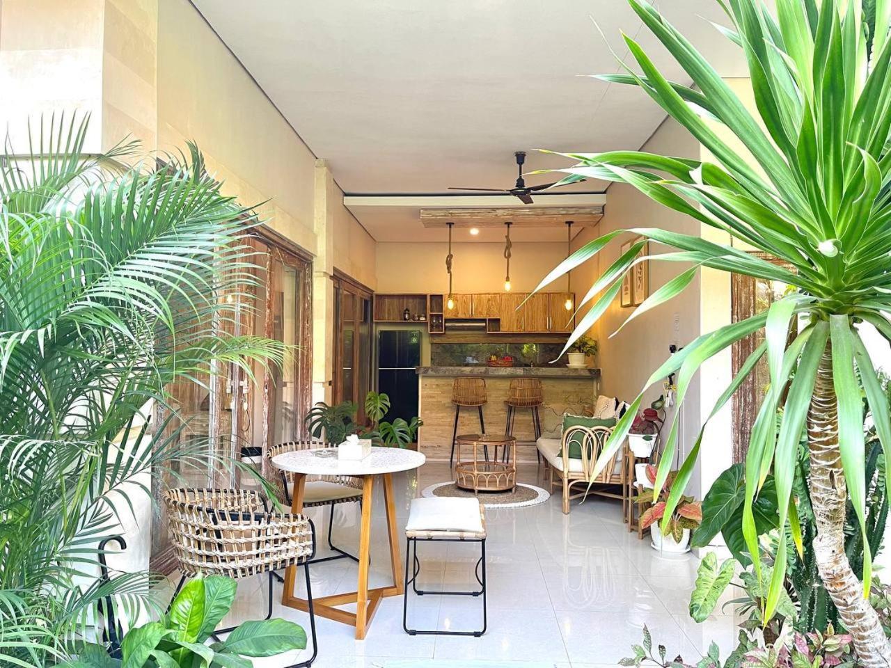 Villa Mozon Garden - A Tropical Paradise By The Canggu (Bali)