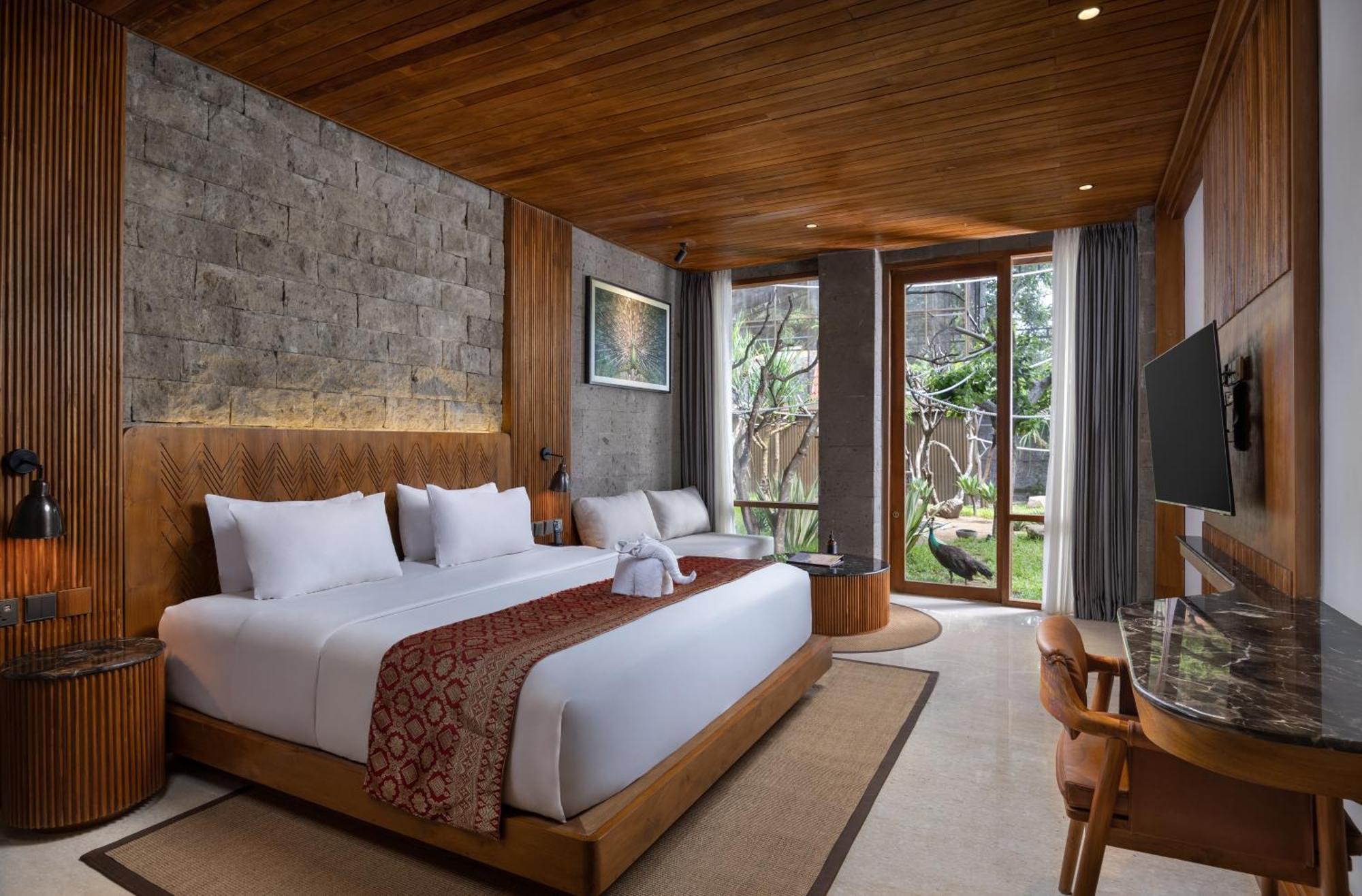Sanctoo Suites & Villas Hotel