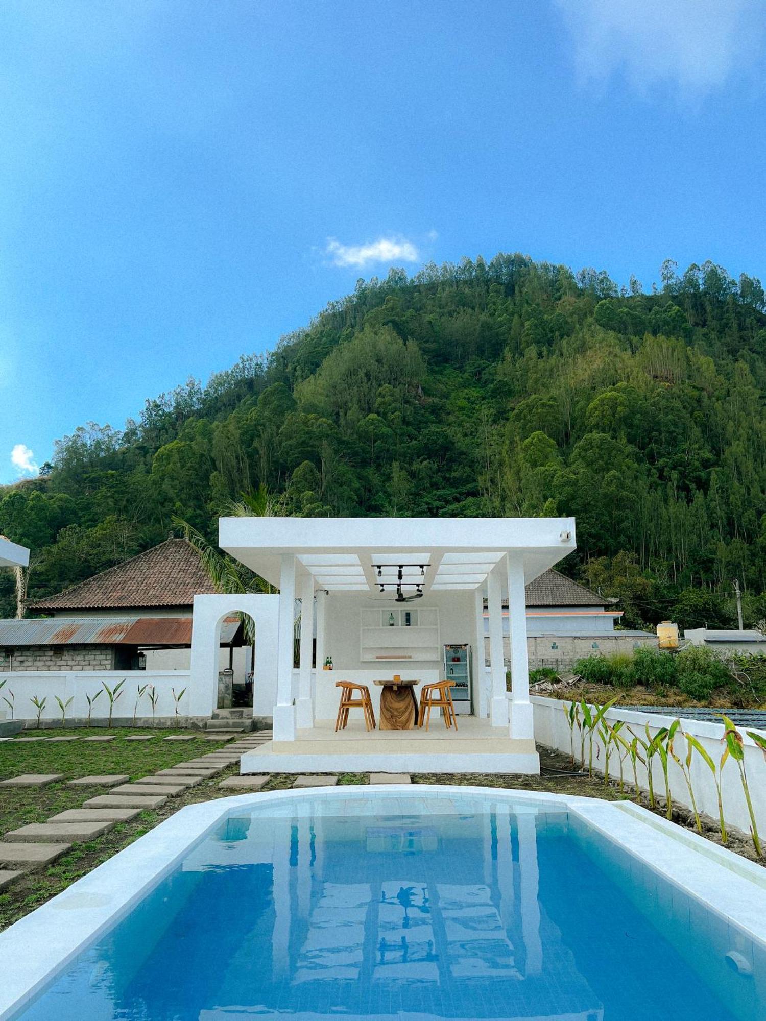 Volcano Garden Bed & Breakfast Kubupenlokan