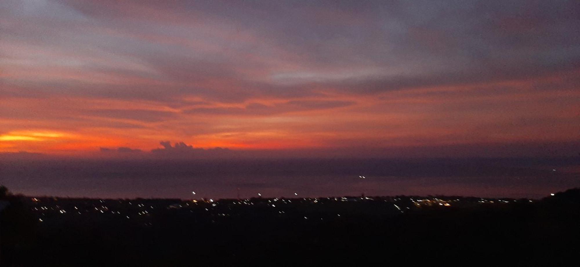 Liri - Ocean, Hills, Valley View