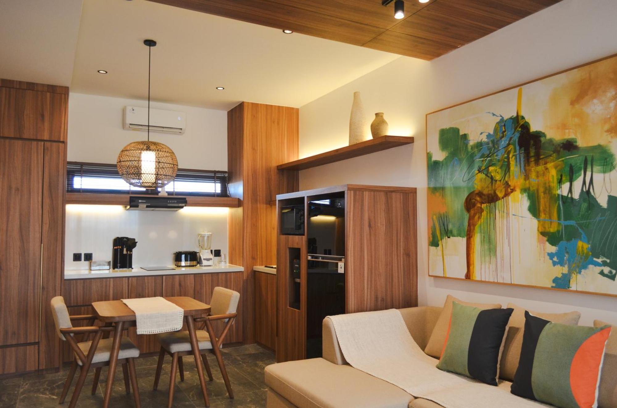 Kammora Living And - Bali Way Aparthotel