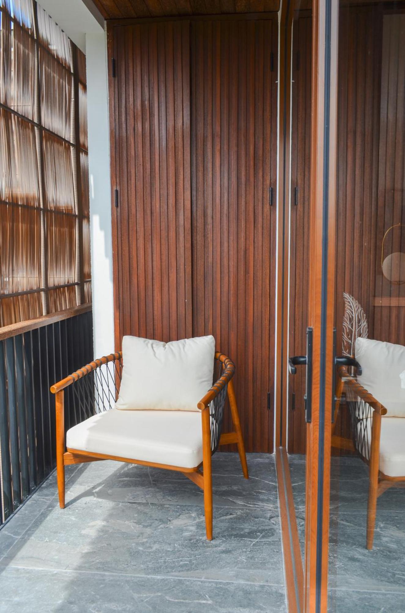 Kammora Living And - Bali Way Aparthotel
