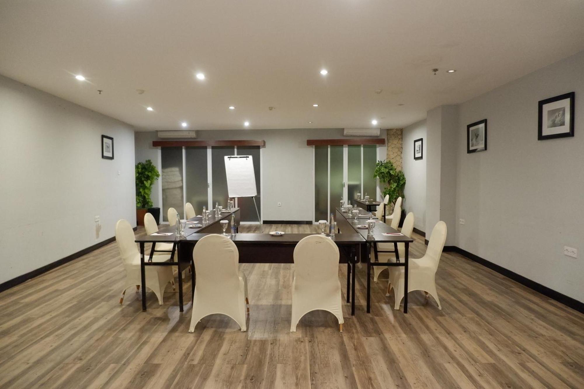 Kutabex Beachfront Hotel Hotel 3*