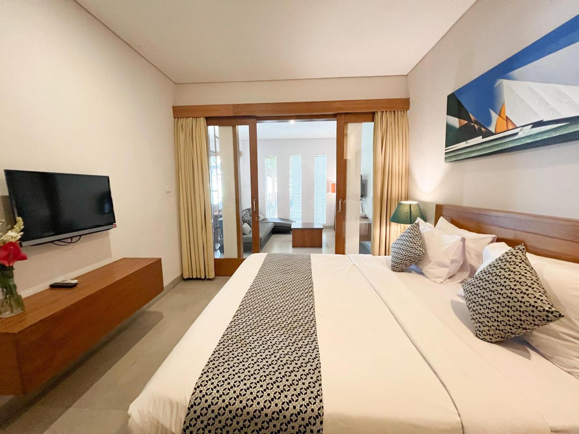 Apple & 4* Seminyak (Bali)