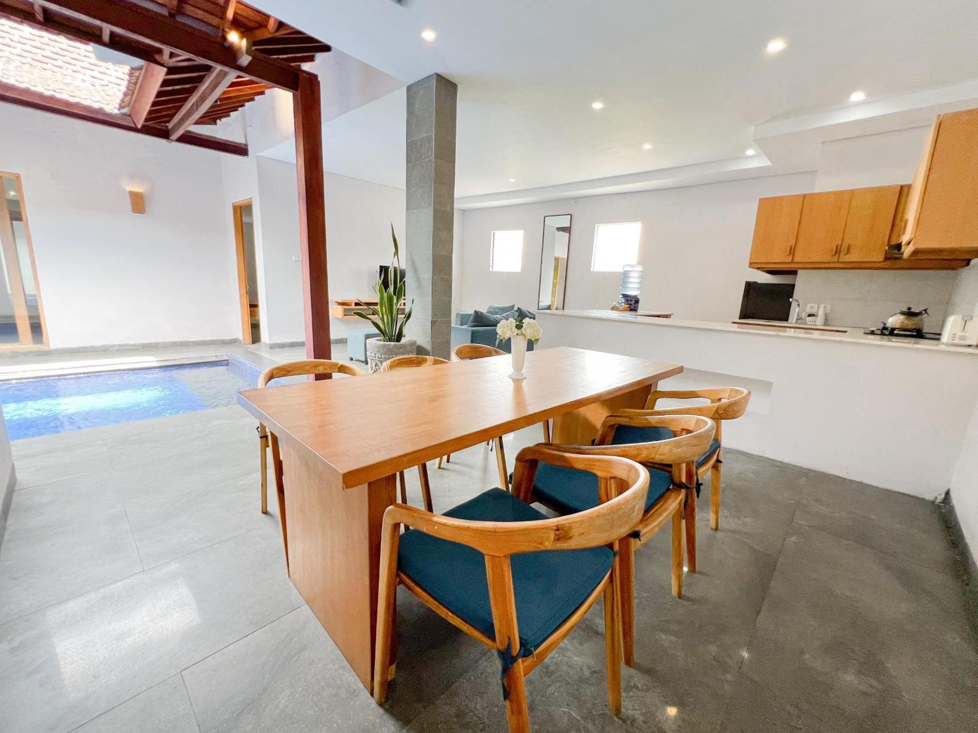 Apple & 4* Seminyak (Bali)