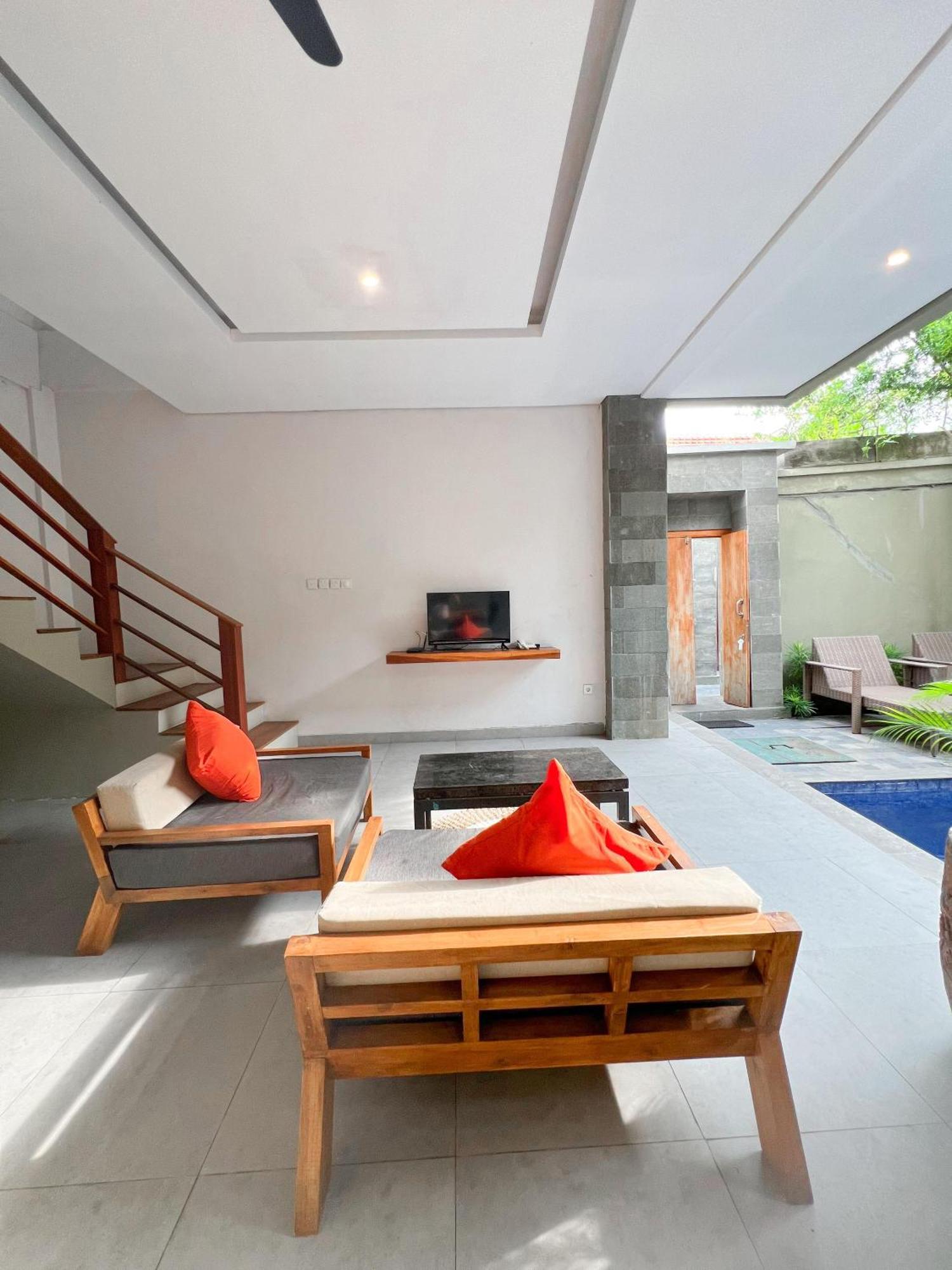 Apple & Holiday park Seminyak (Bali)