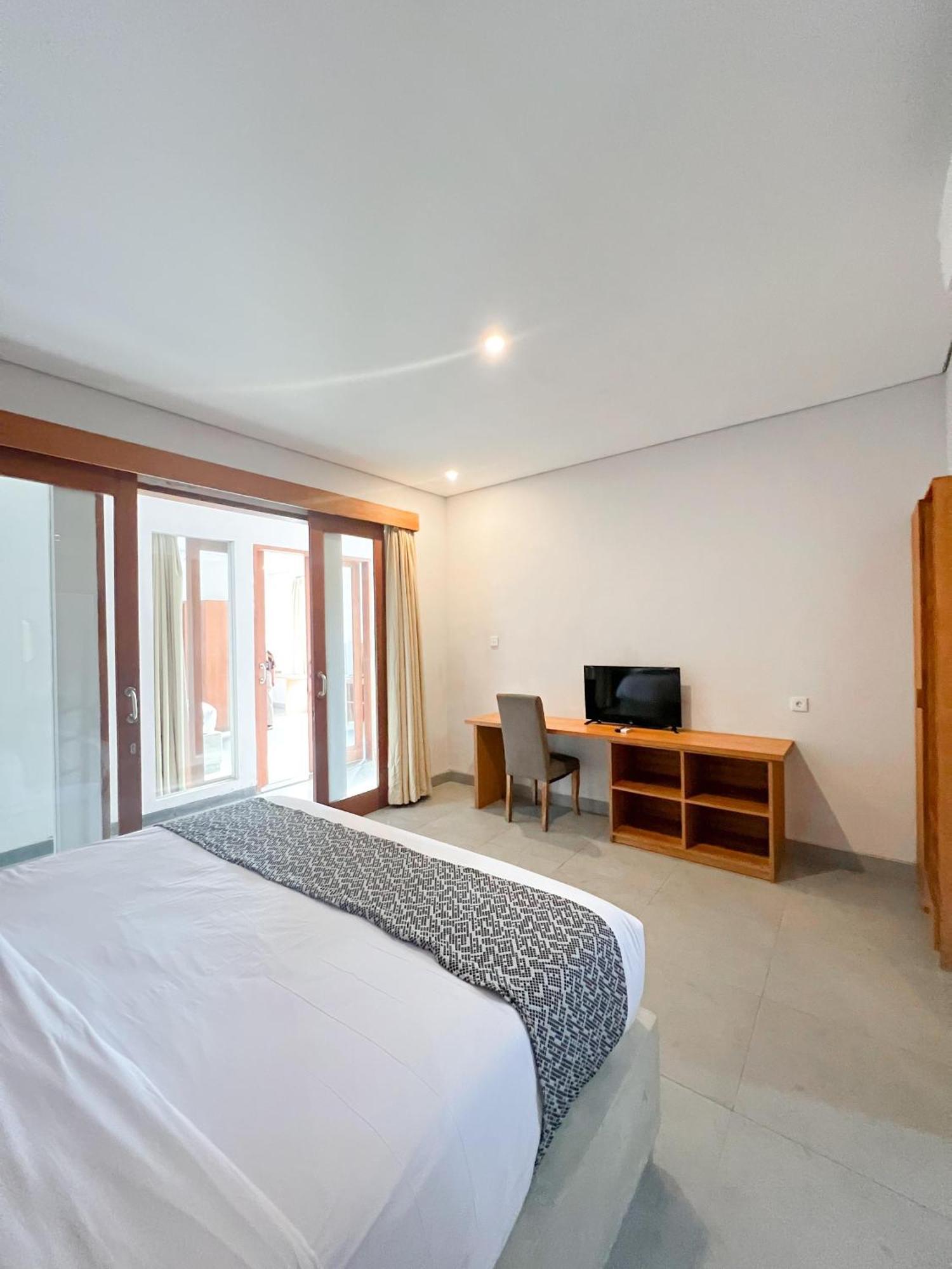 Apple & 4* Seminyak (Bali)