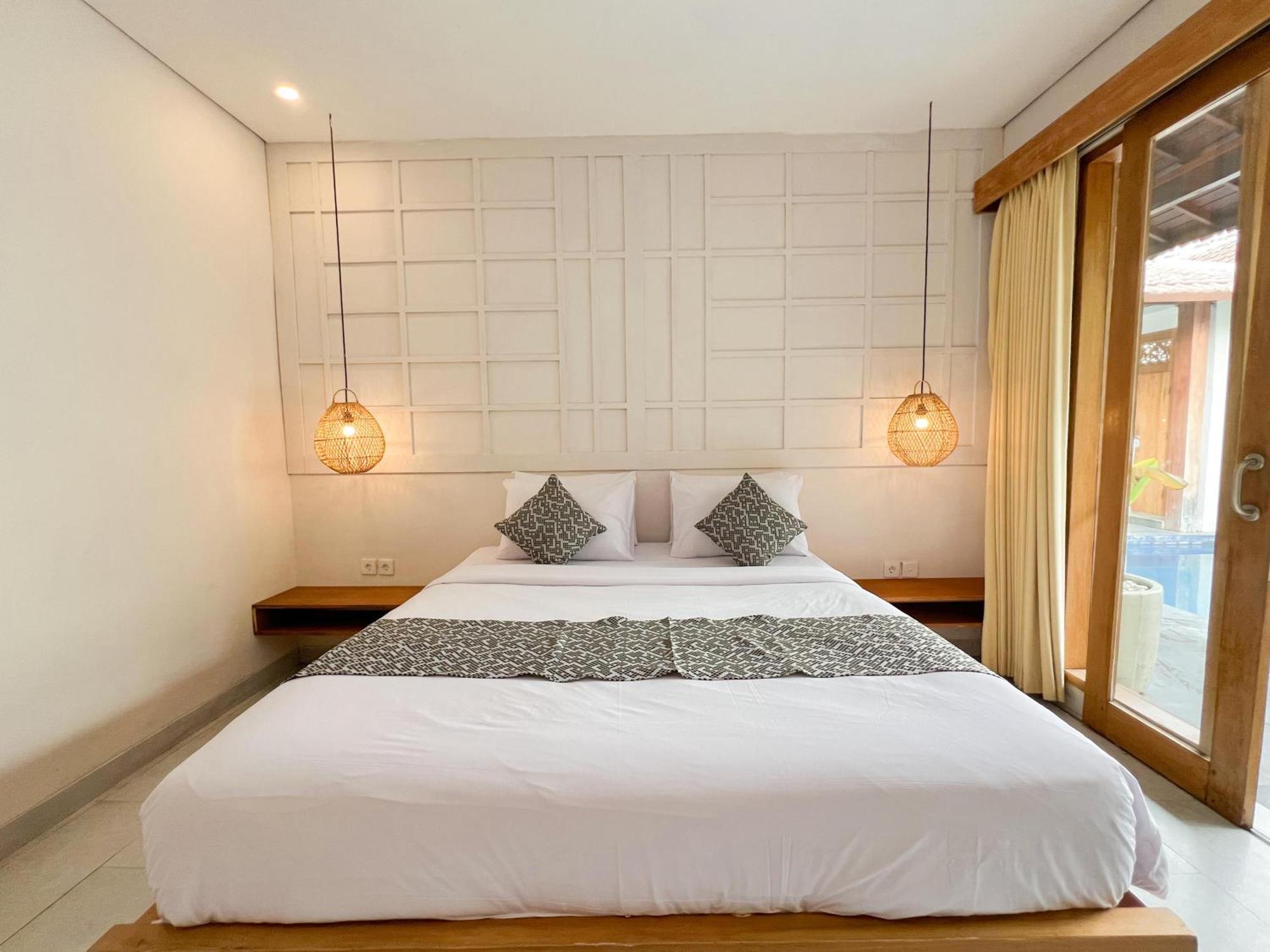 Apple & Holiday park Seminyak (Bali)