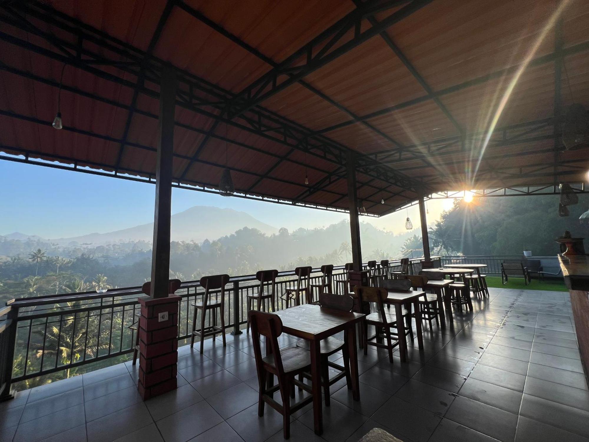 Bisbis House Iseh Village Selat