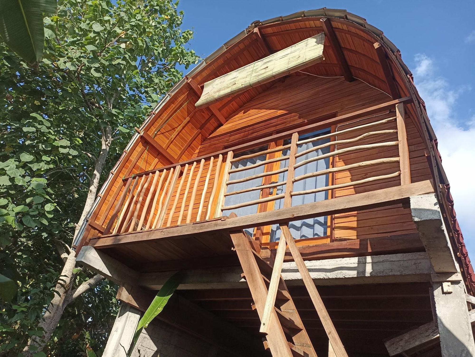 Ayolah Surf House &surf Camp