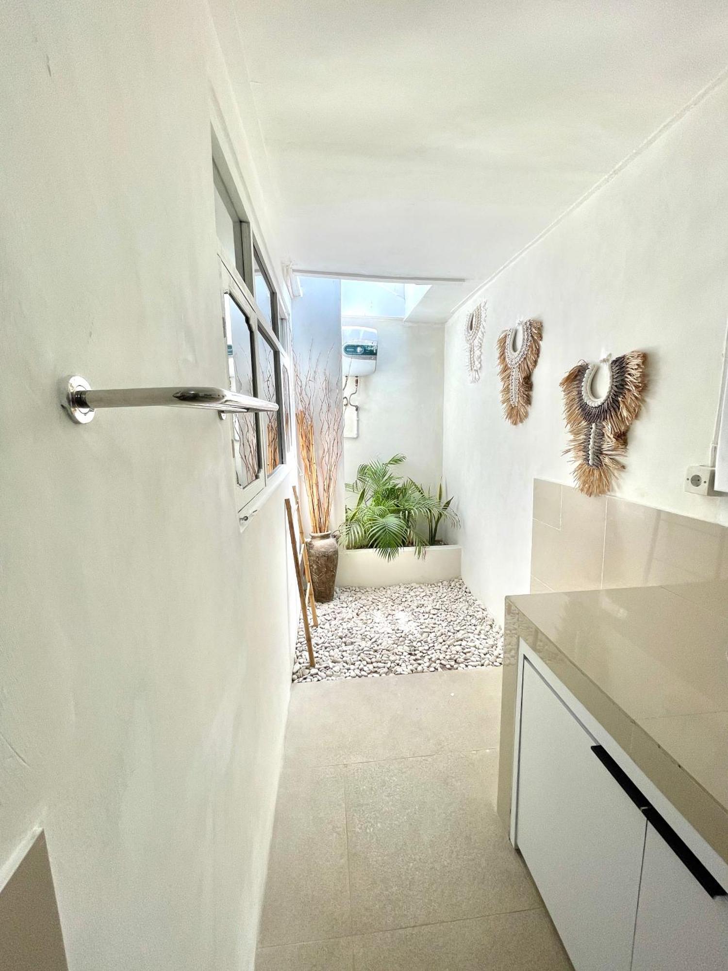 Villa Modern 3Br Villa, 4Min To Double Six Beach, Pool