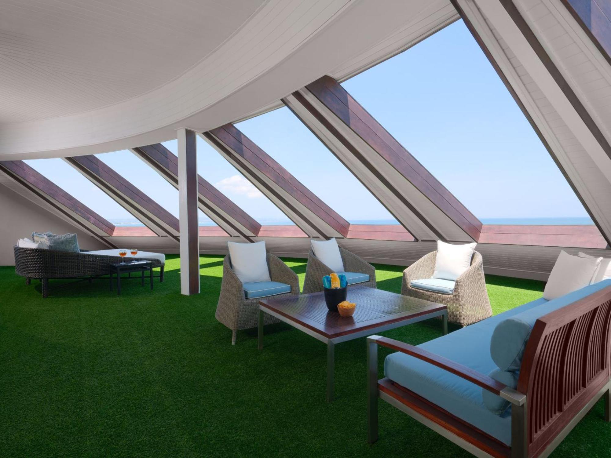 Double - Six, Luxury - Hotel