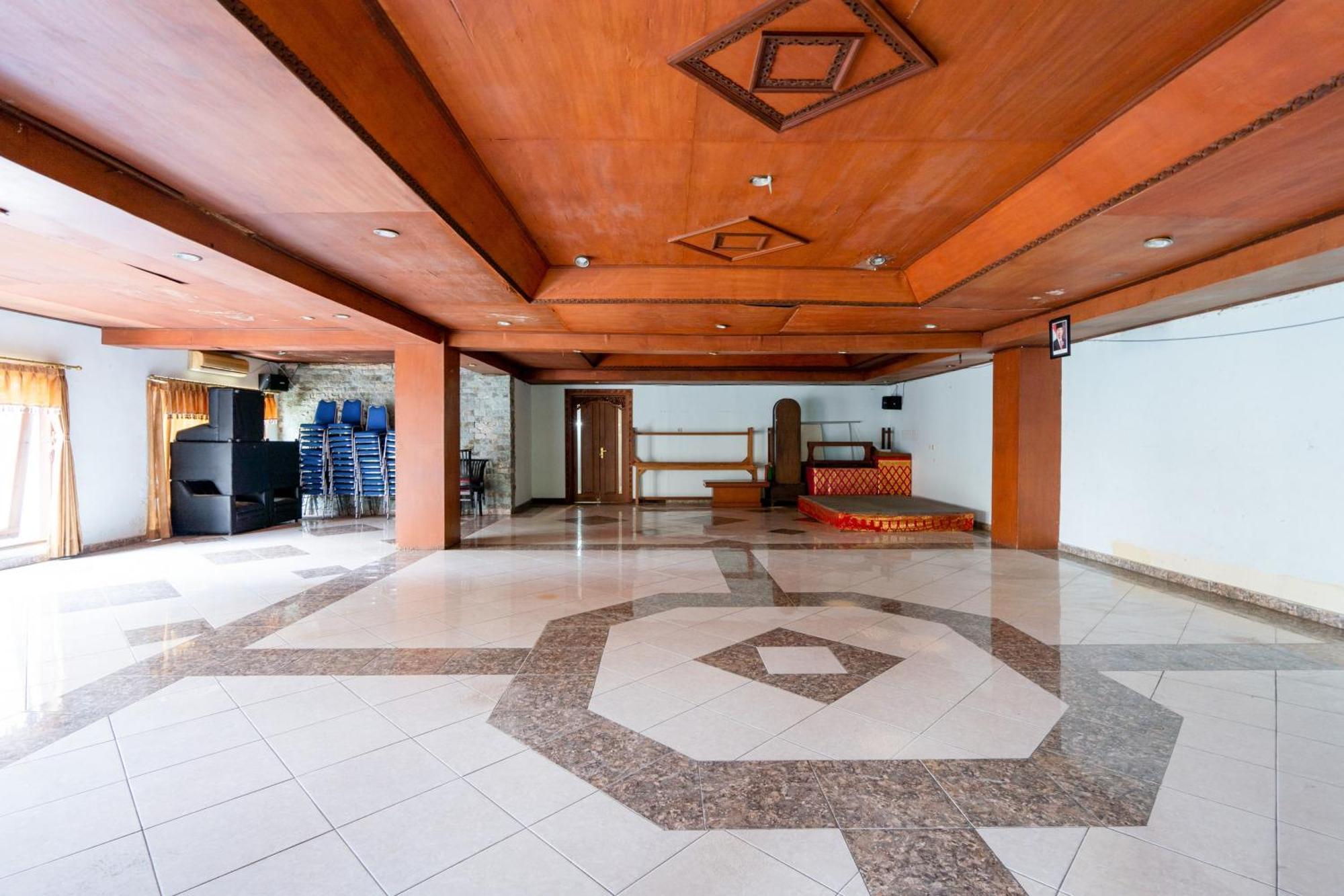 Reddoorz At Mahajaya 3*