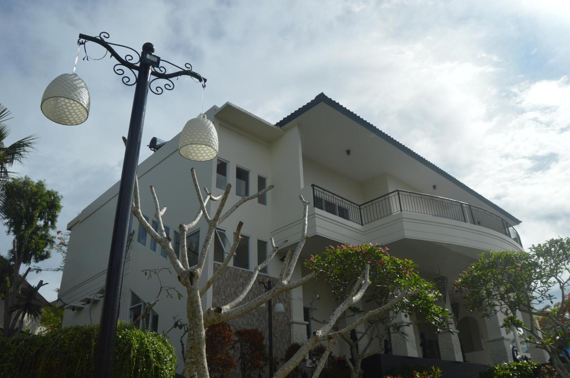 Flamingo Aquila Hotel 3*