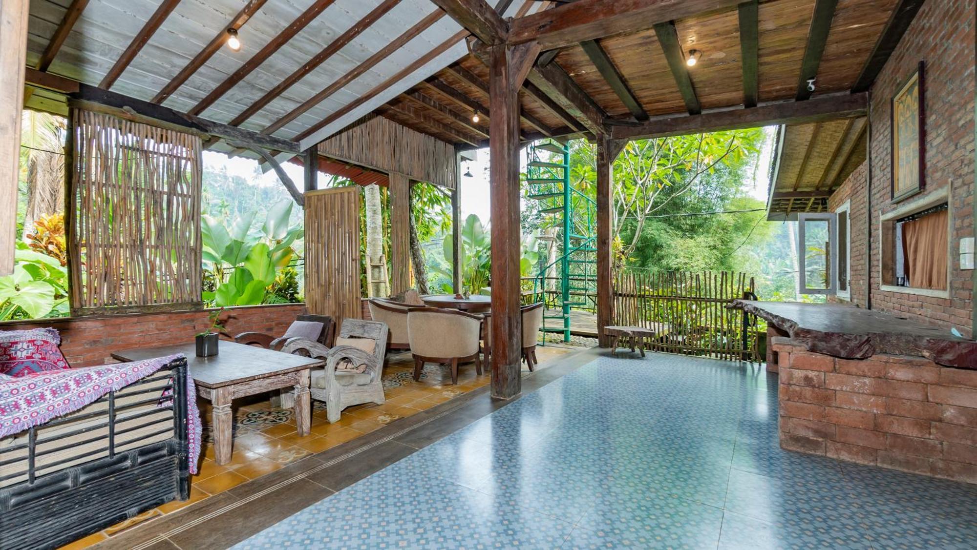 Umah Tis Sebatu Lodge