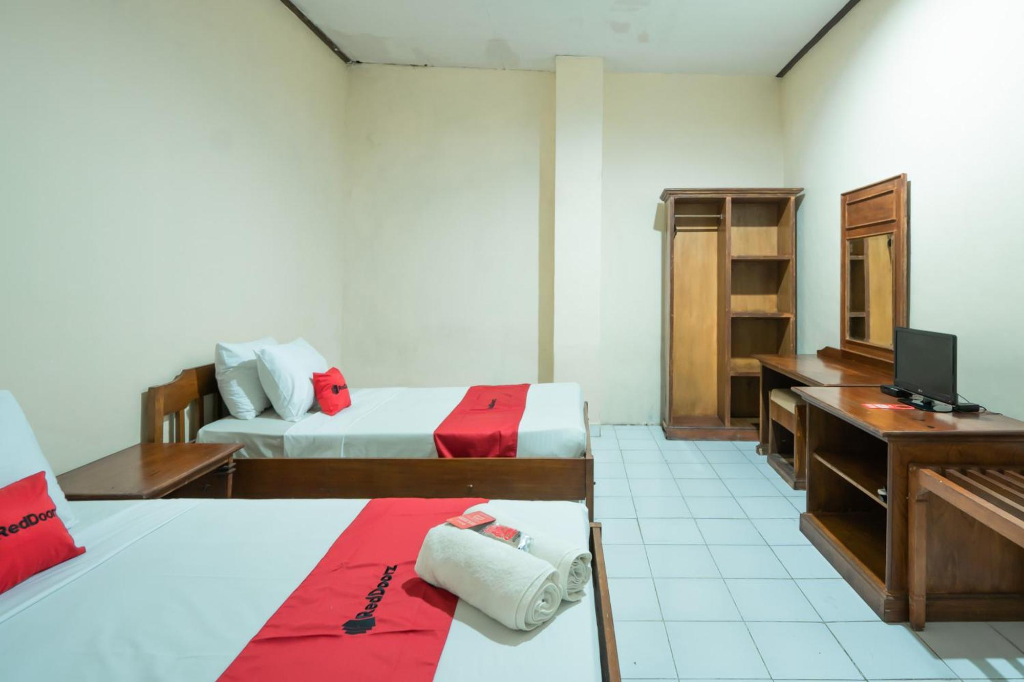 Guest house Reddoorz At Mahajaya