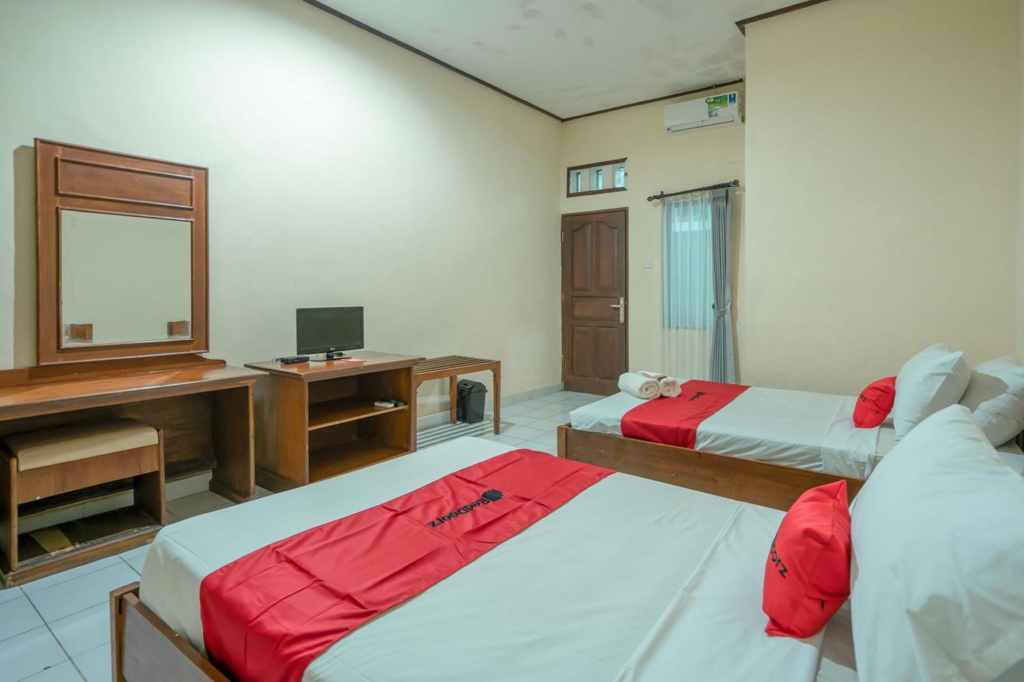 Guest house Reddoorz At Mahajaya 3*
