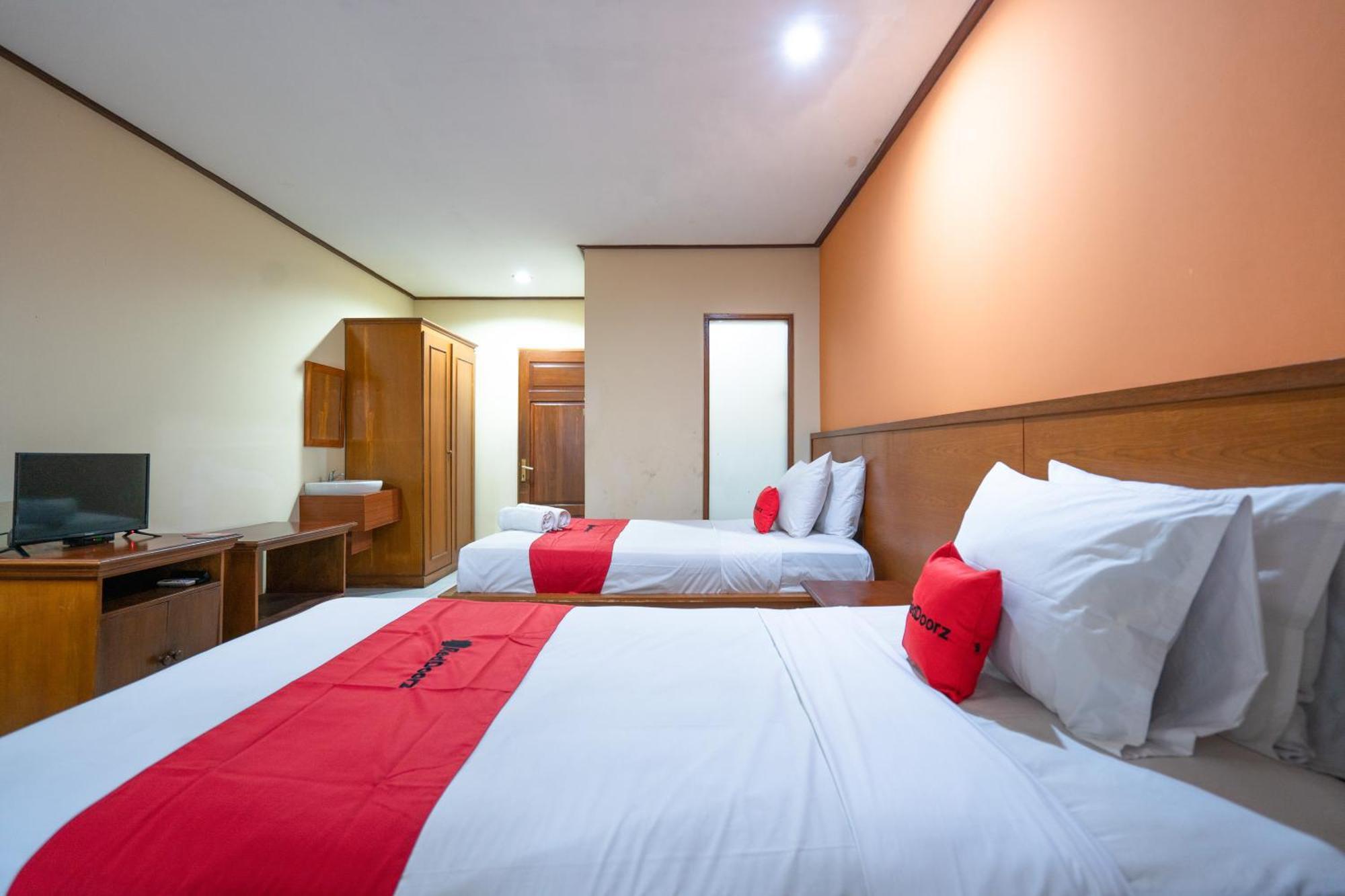 Reddoorz At Mahajaya 3*