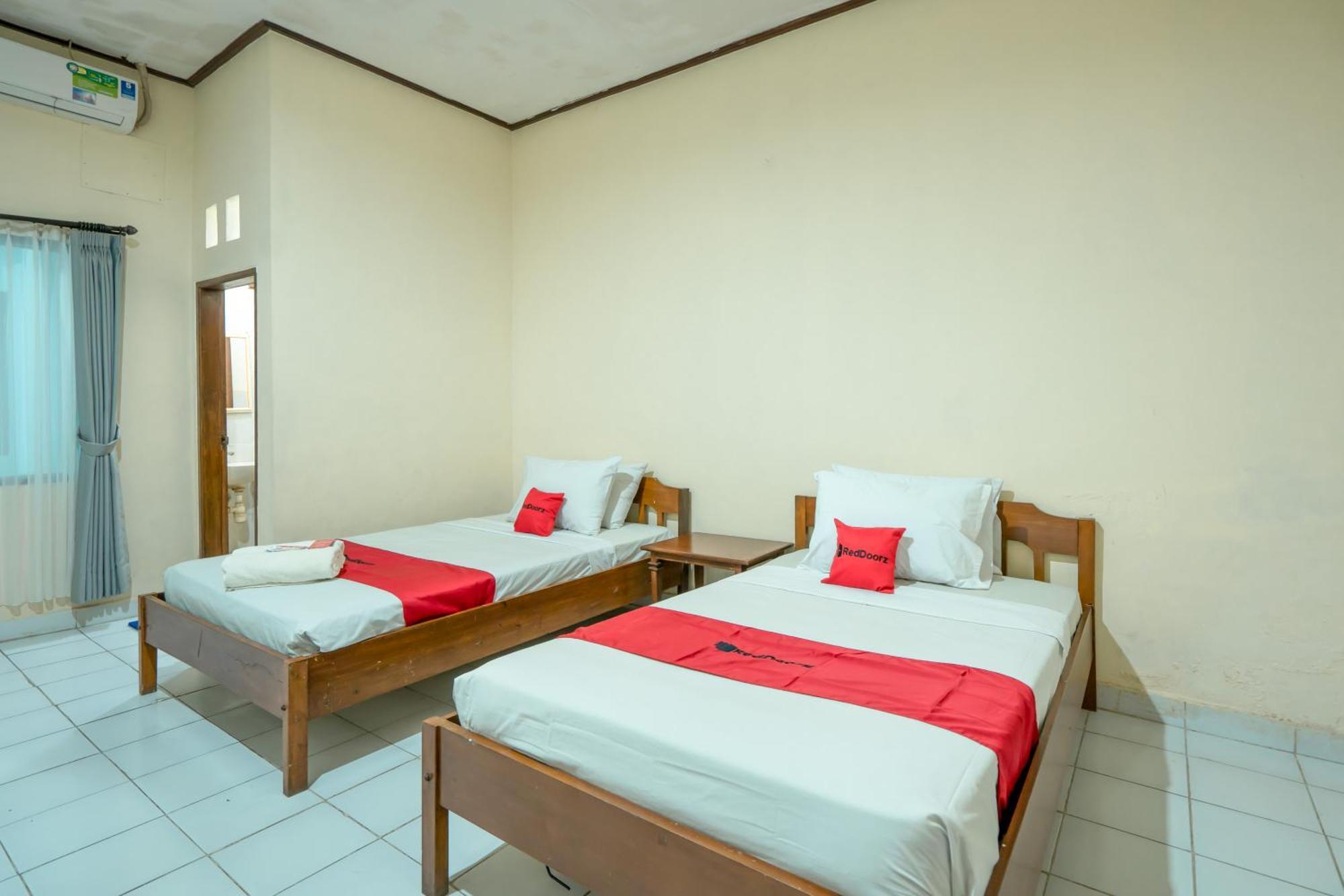 Reddoorz At Mahajaya