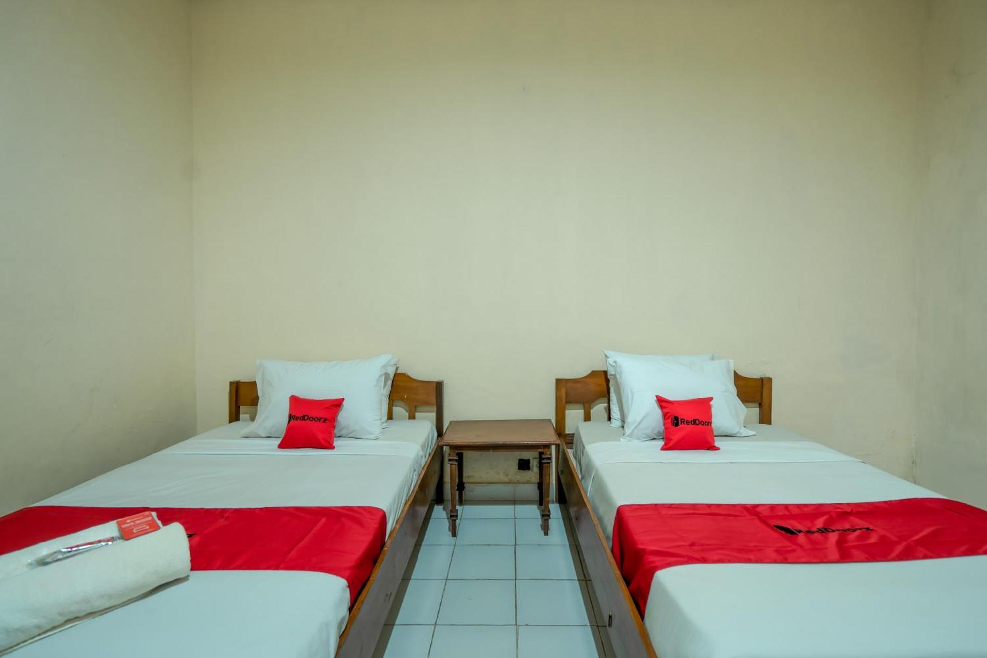 Reddoorz At Mahajaya 3*