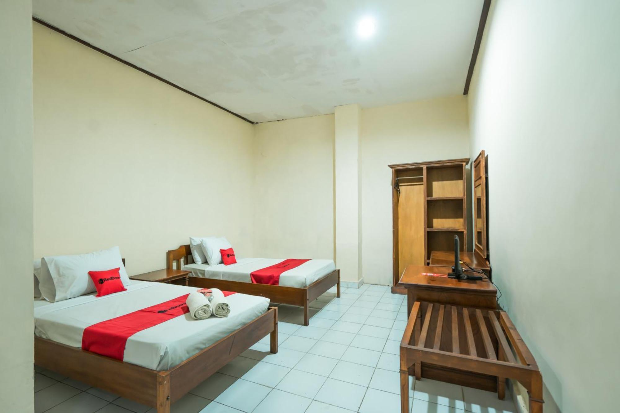 Reddoorz At Mahajaya Guest house