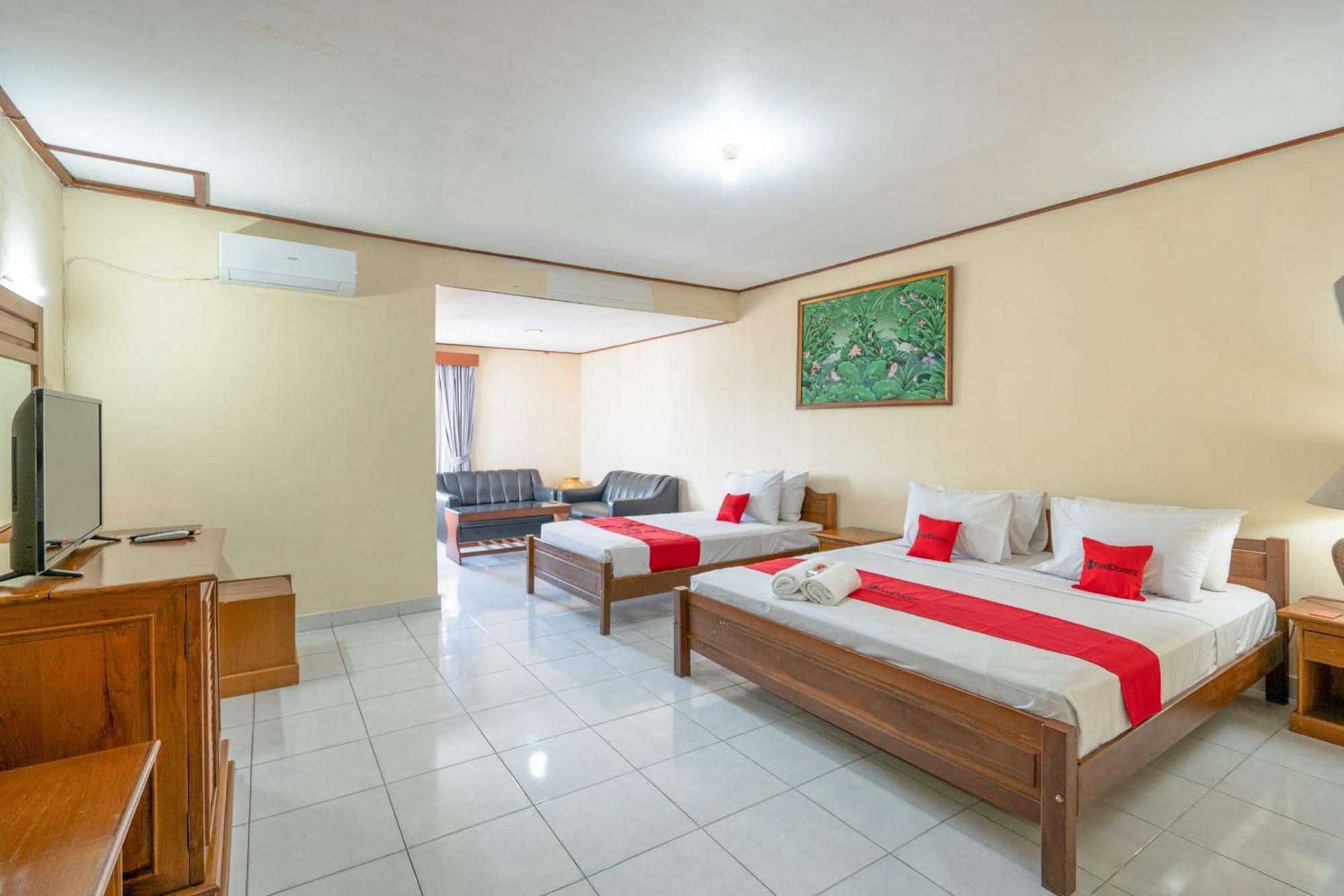 Reddoorz At Mahajaya Guest house 3*