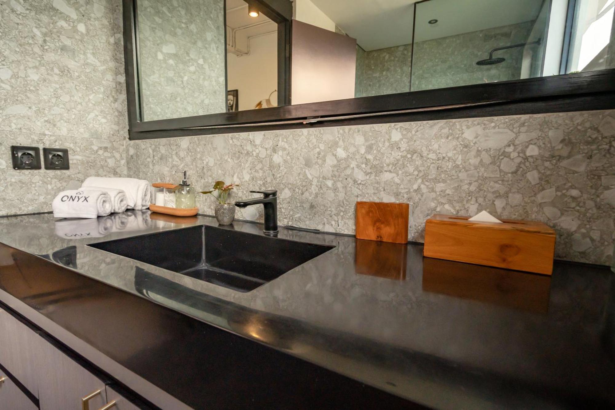 Onyx Aparthotel