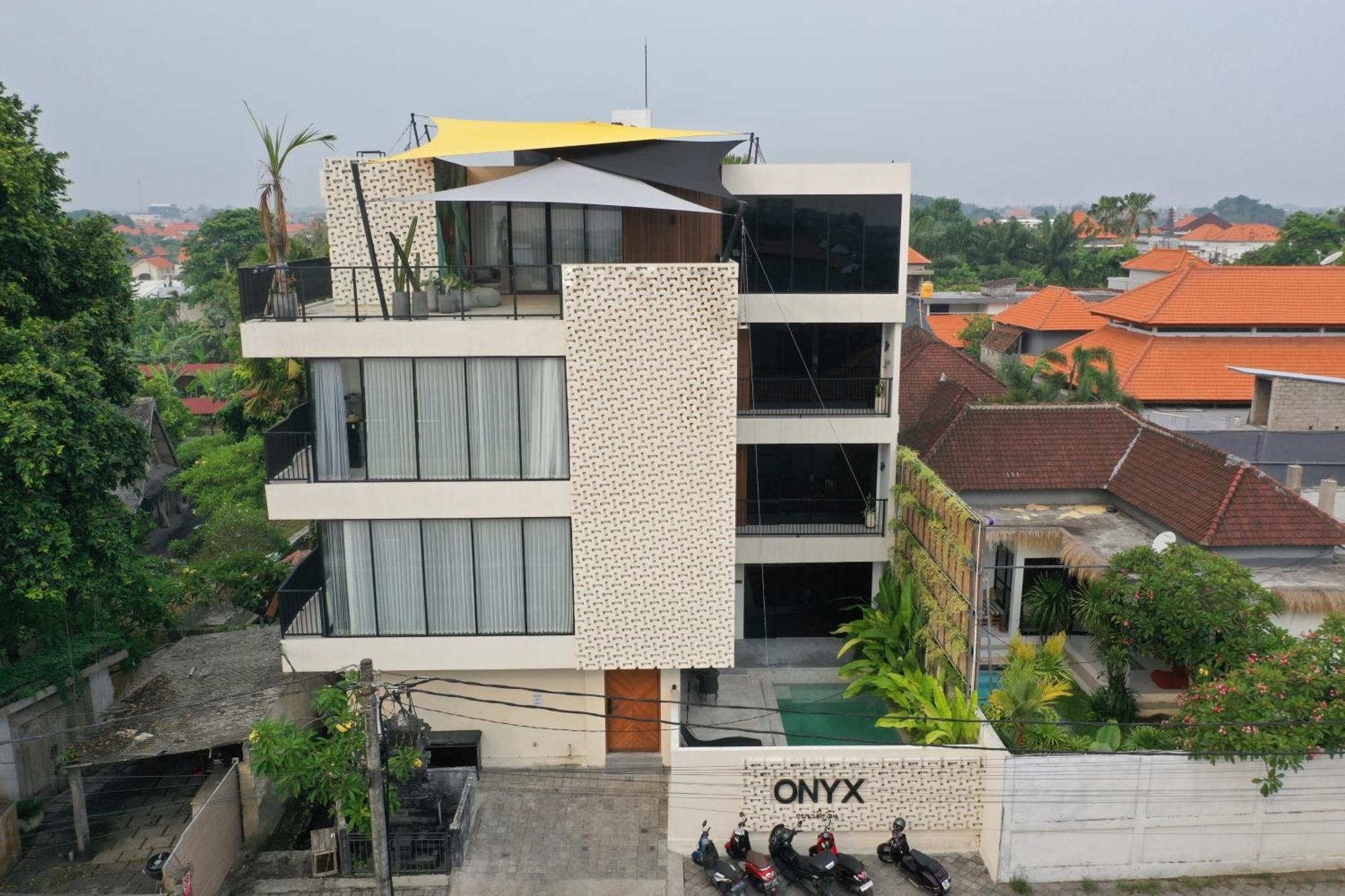 Onyx 5*