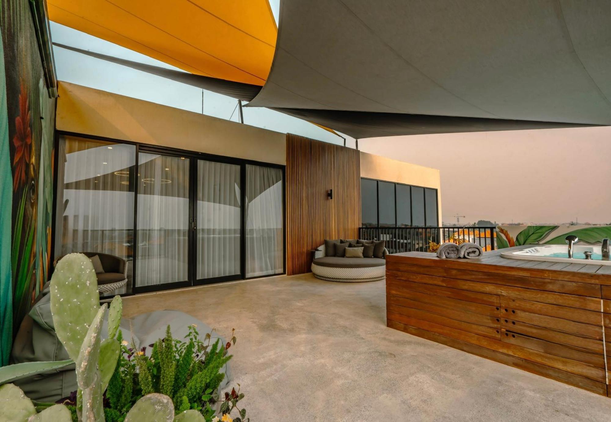Onyx Aparthotel 5*