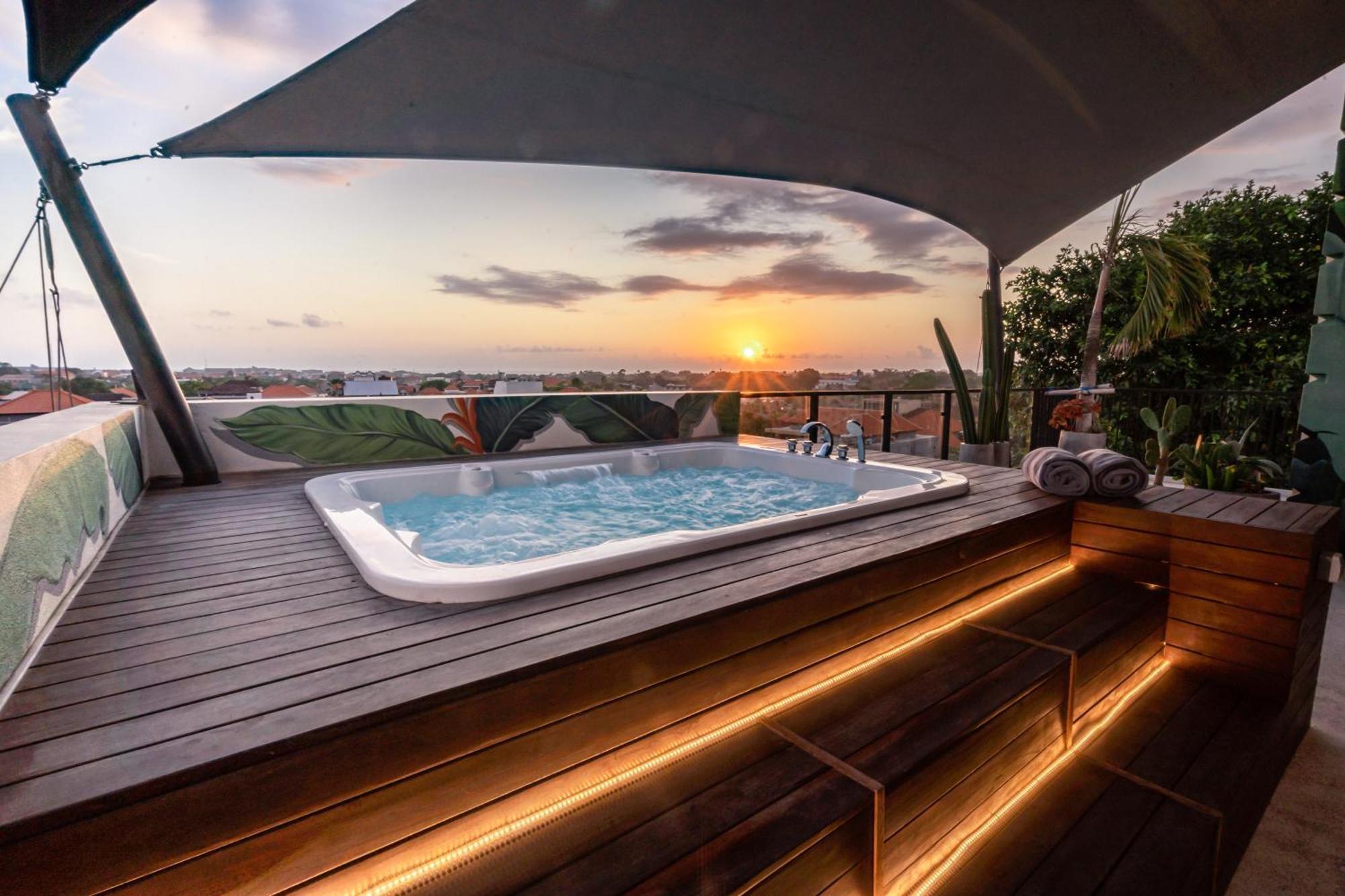 Onyx Aparthotel 5*