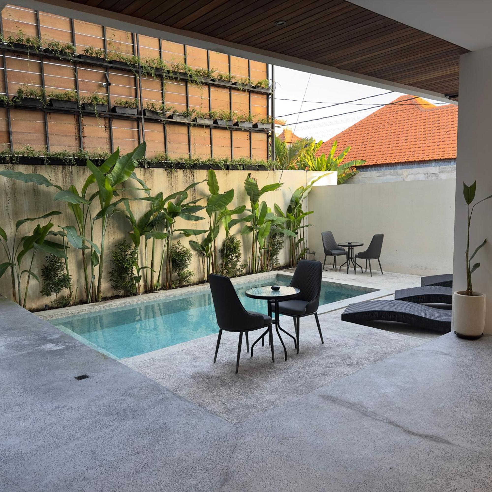 Onyx Aparthotel