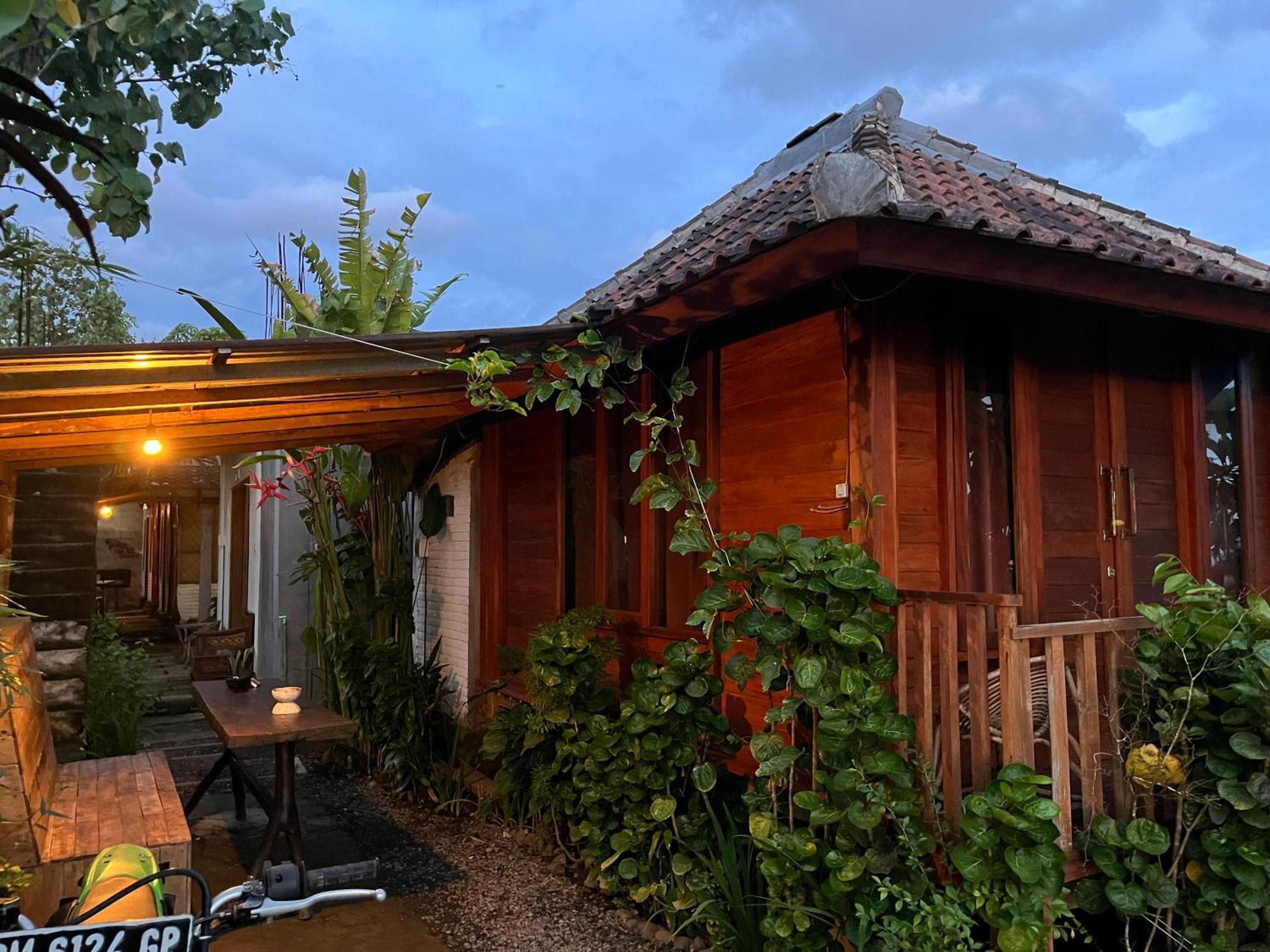 Homestay Ayolah Surf House &surf Camp