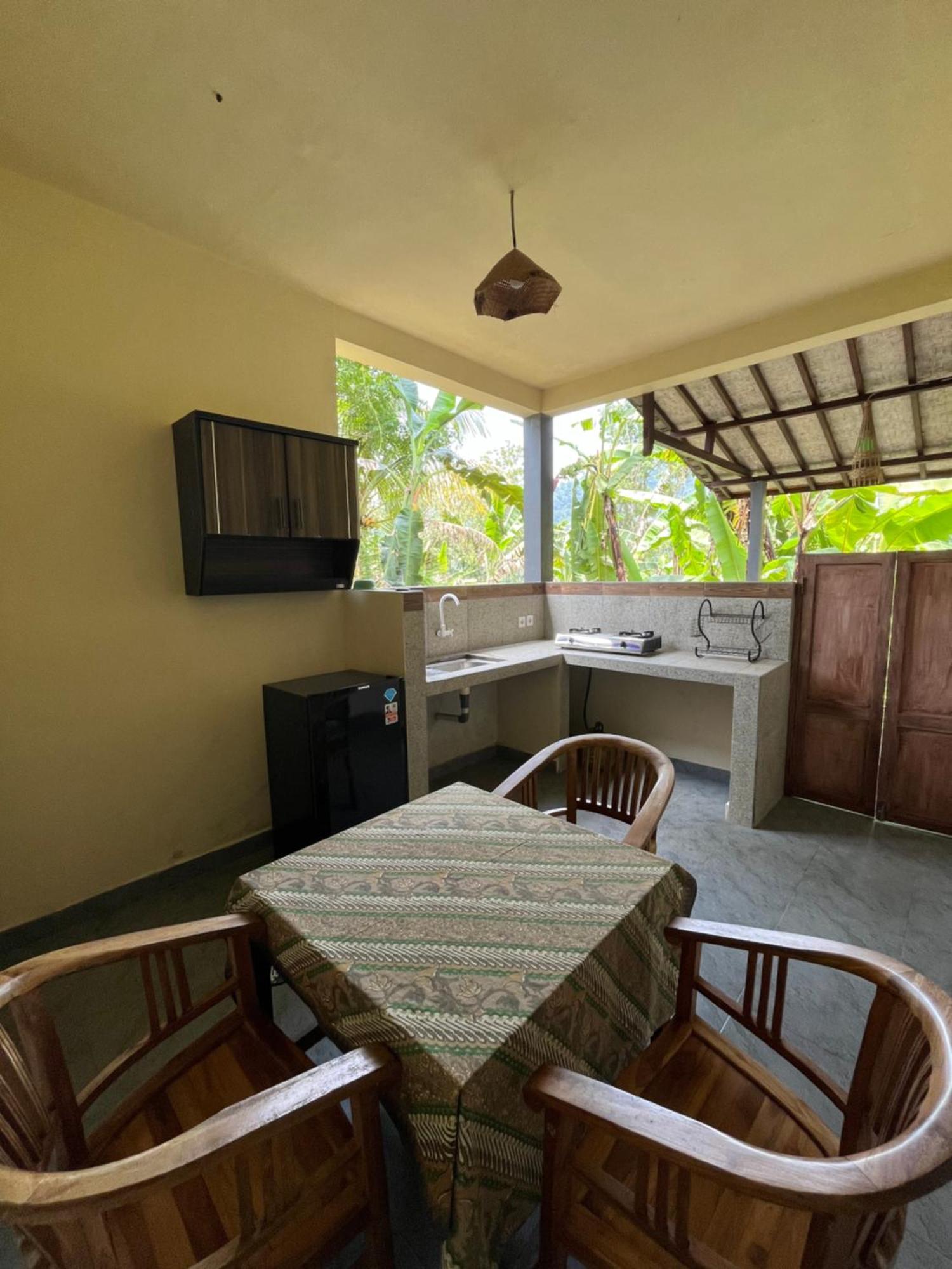 Khrisna Hs And Guest house Sidemen (Bali)