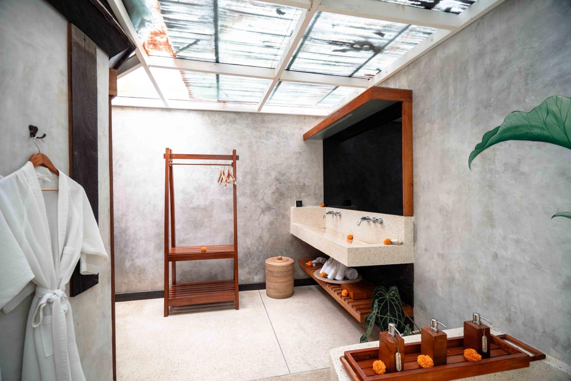 The Sender Pool Villa *
