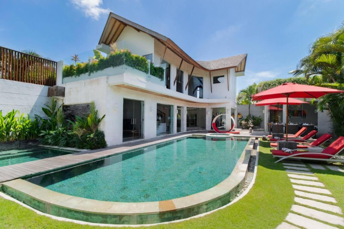 Miro - Luxury, 3 Bed, Seminyak (Bali)