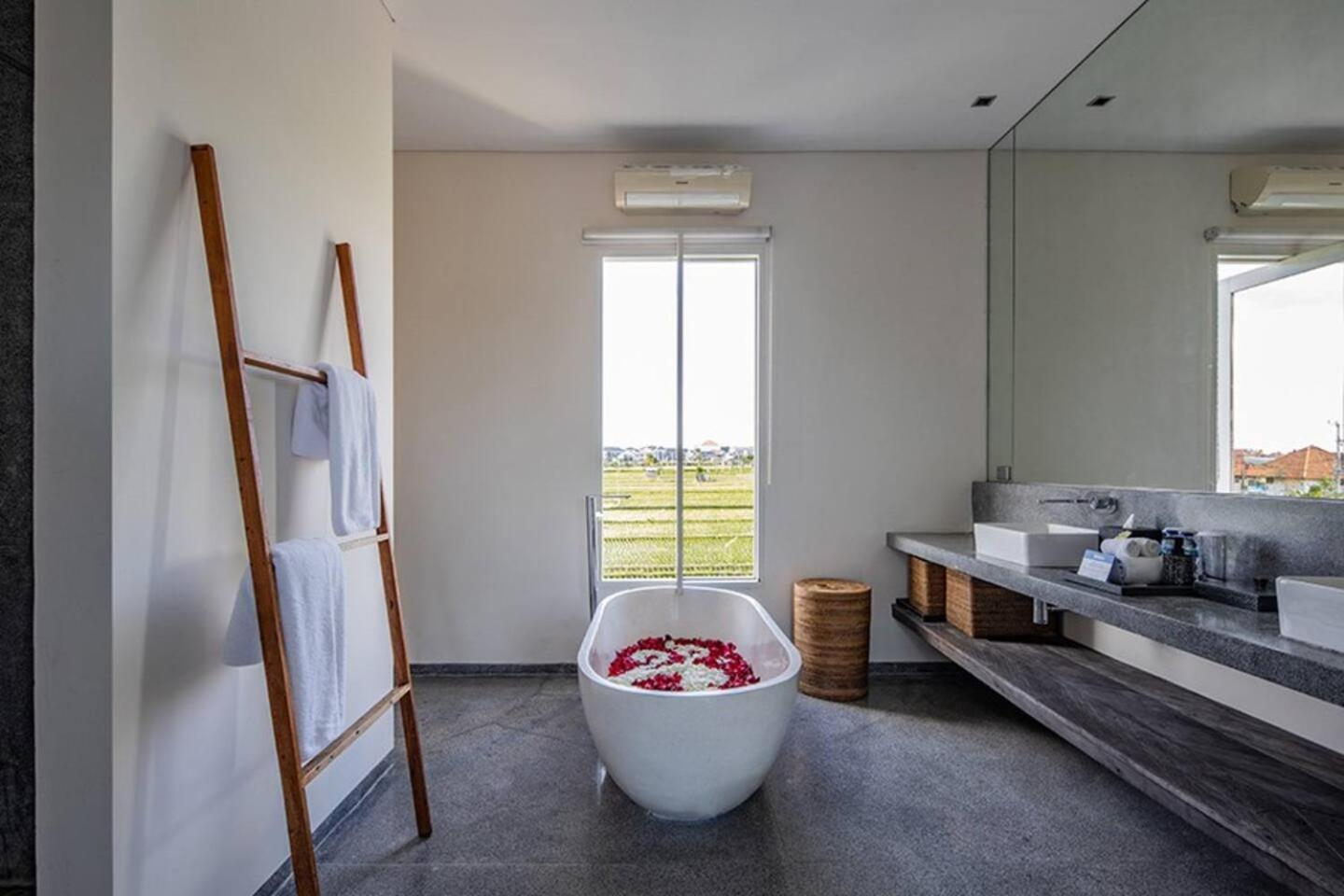 4 Bed, Sleep Up To 10, Chef, Butler, Cinema